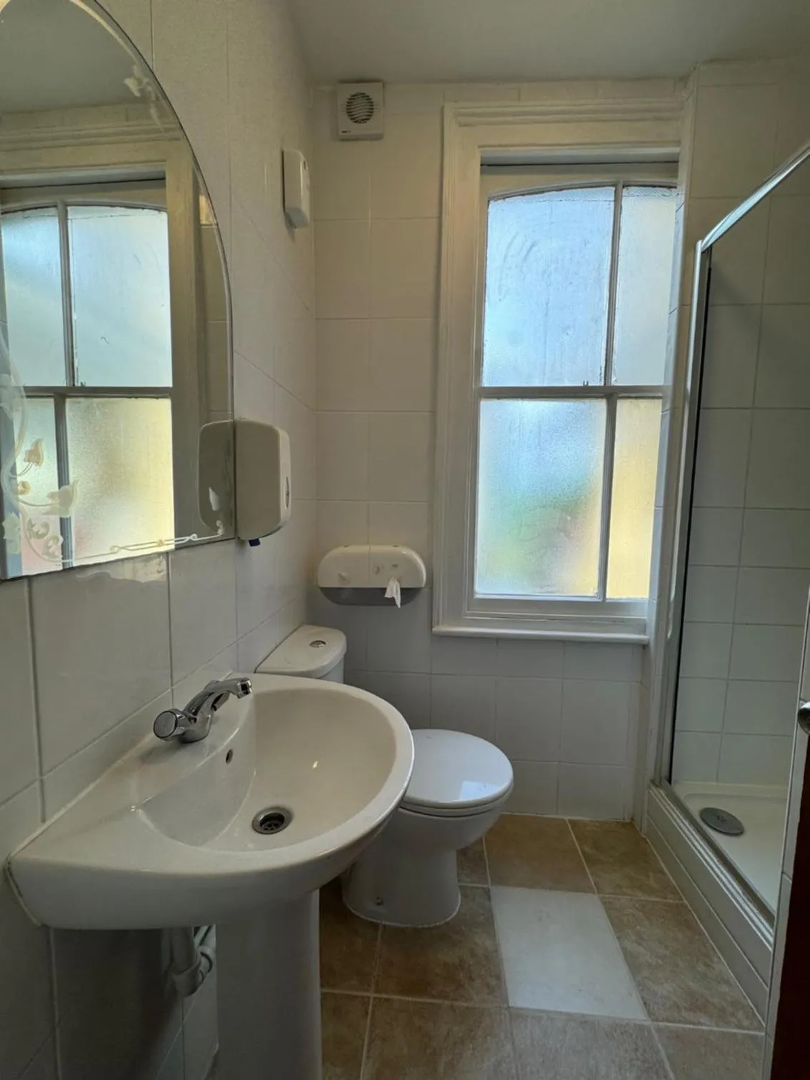 Single Room with Shared Bathroom in Bridge Park Hotel