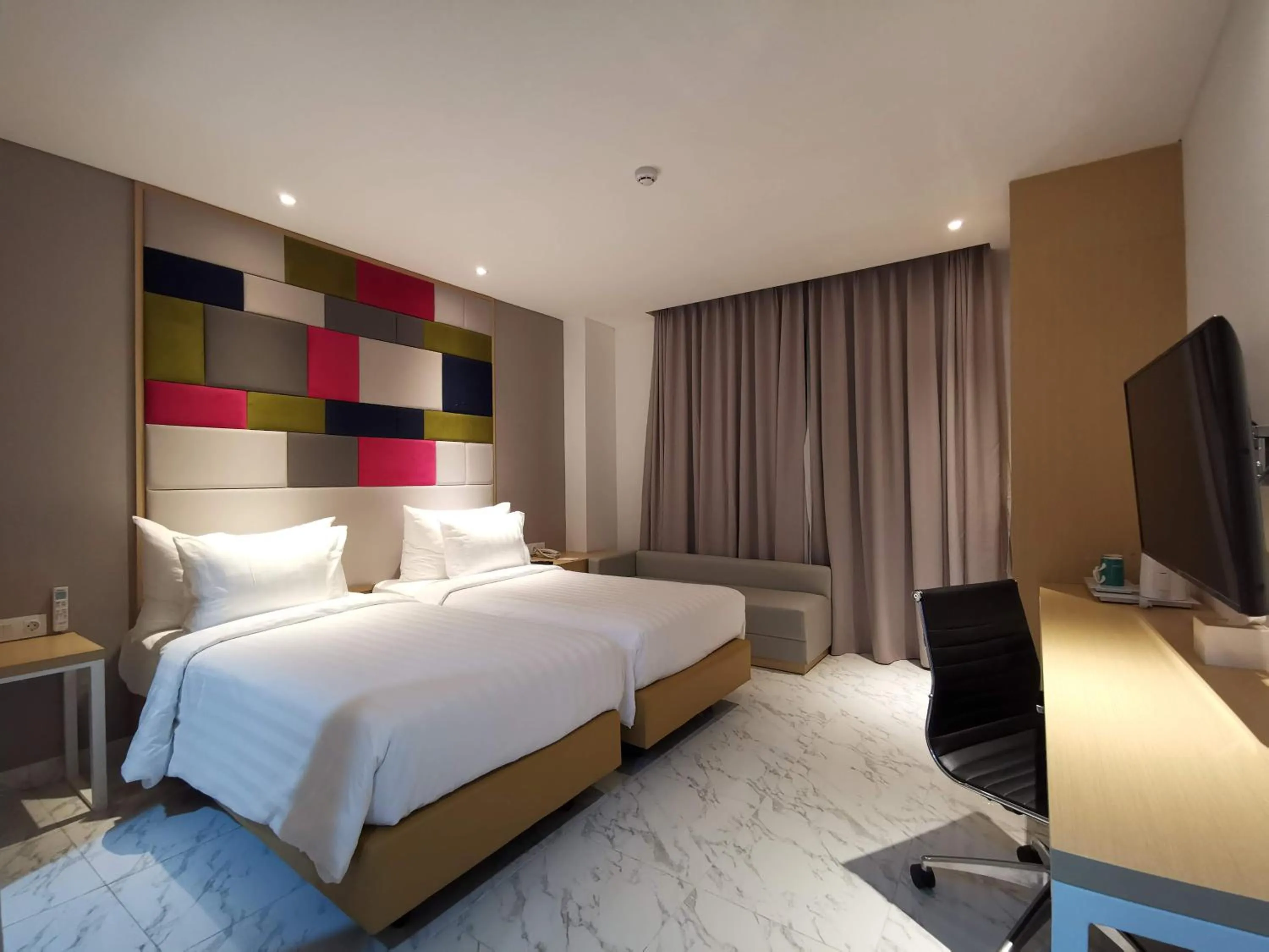 Deluxe Twin Room in PALM PARK Hotel Surabaya