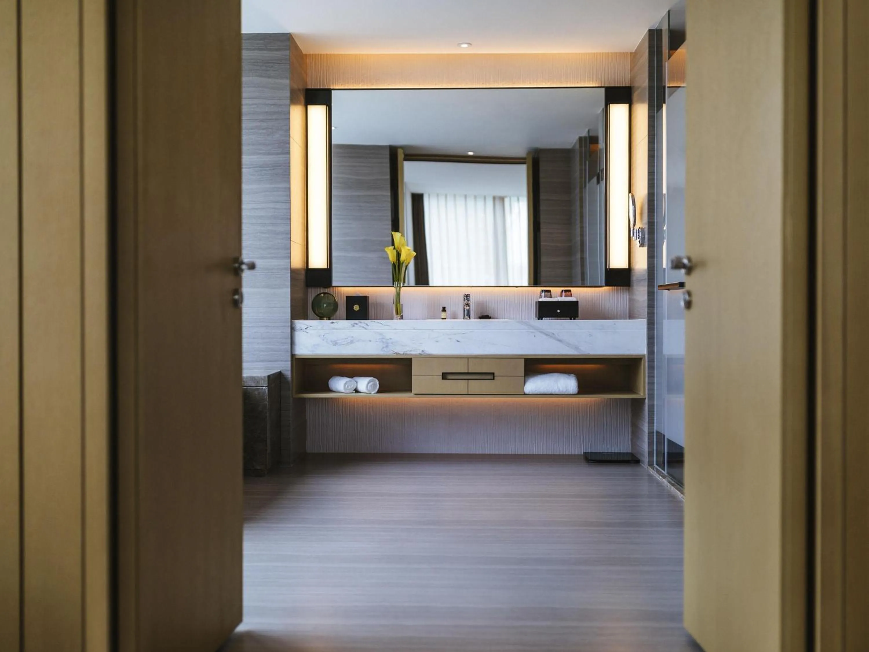 Deluxe King Suite with Lounge Access in Pullman Fuzhou Tahoe