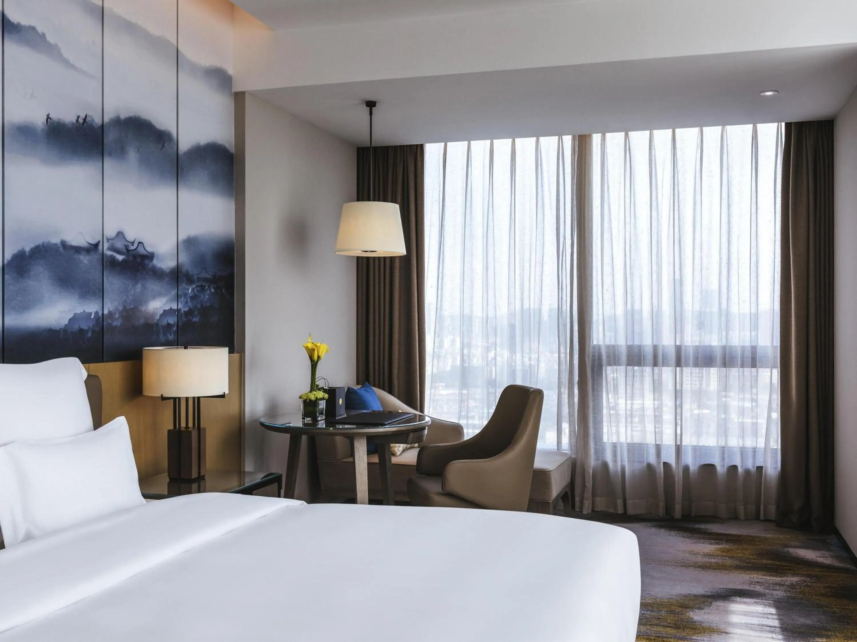 Superior King Room with City View in Pullman Fuzhou Tahoe