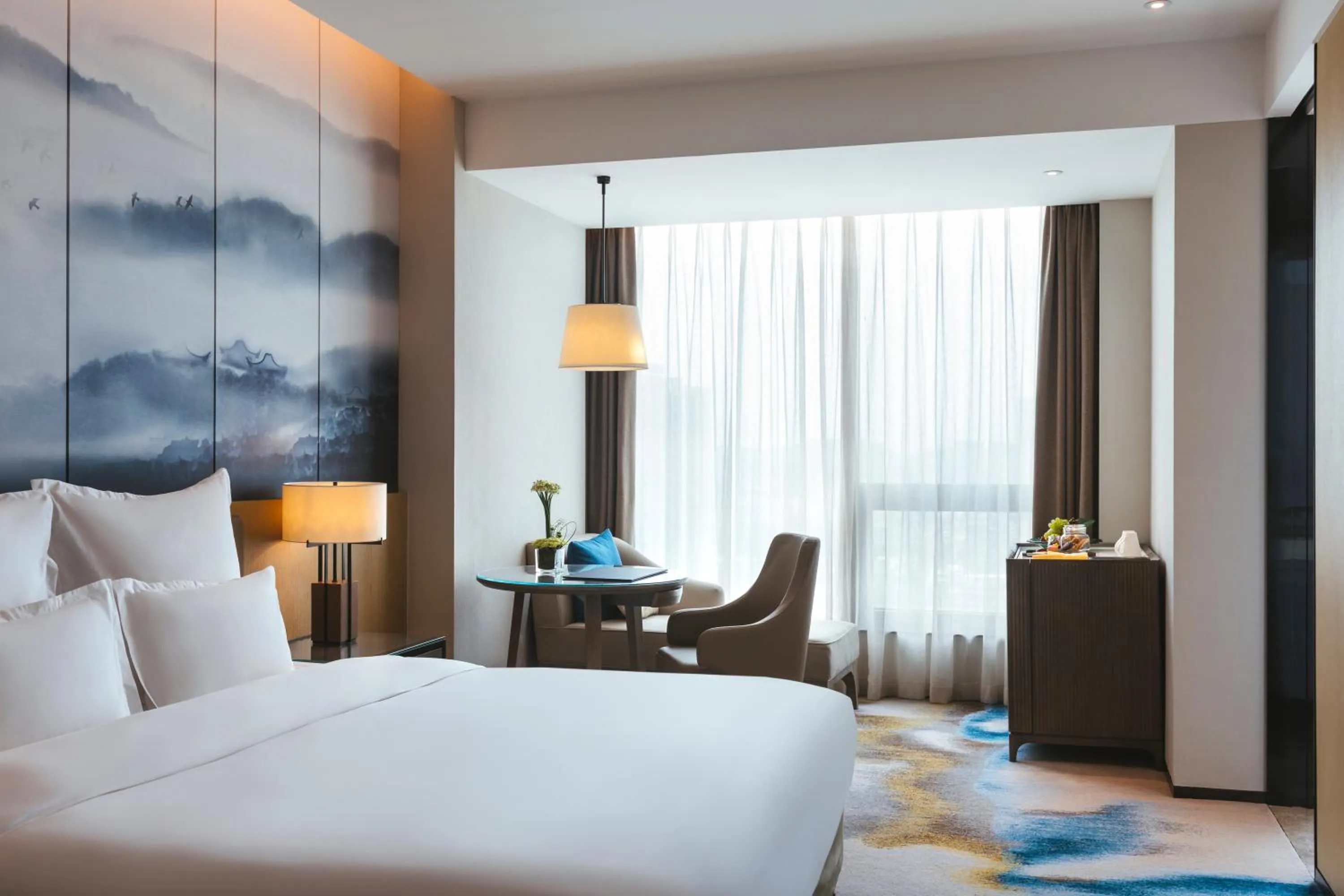 Superior King Room with City View in Pullman Fuzhou Tahoe