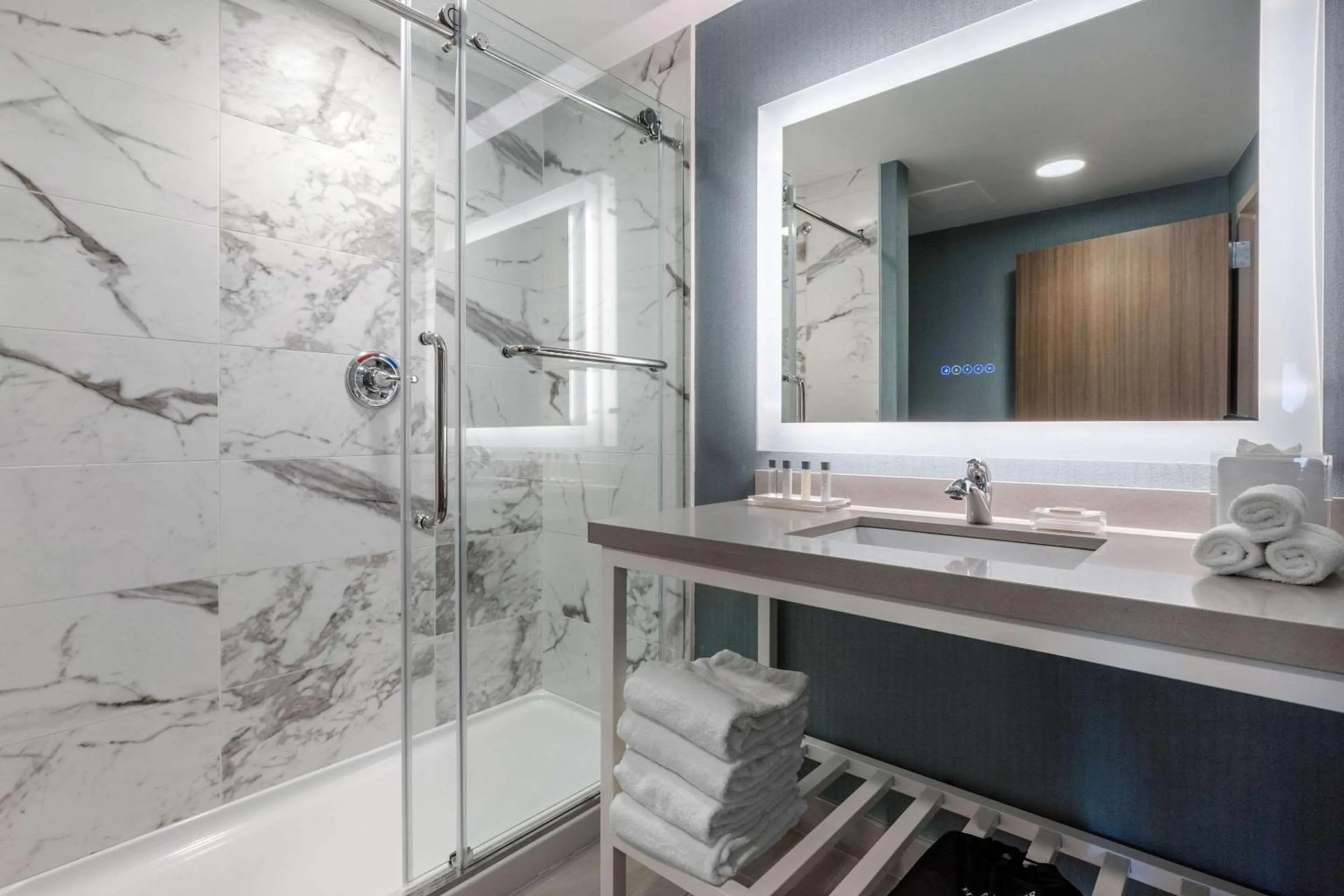 Queen Room with 2 Queen Beds in Cambria Hotel West Orange