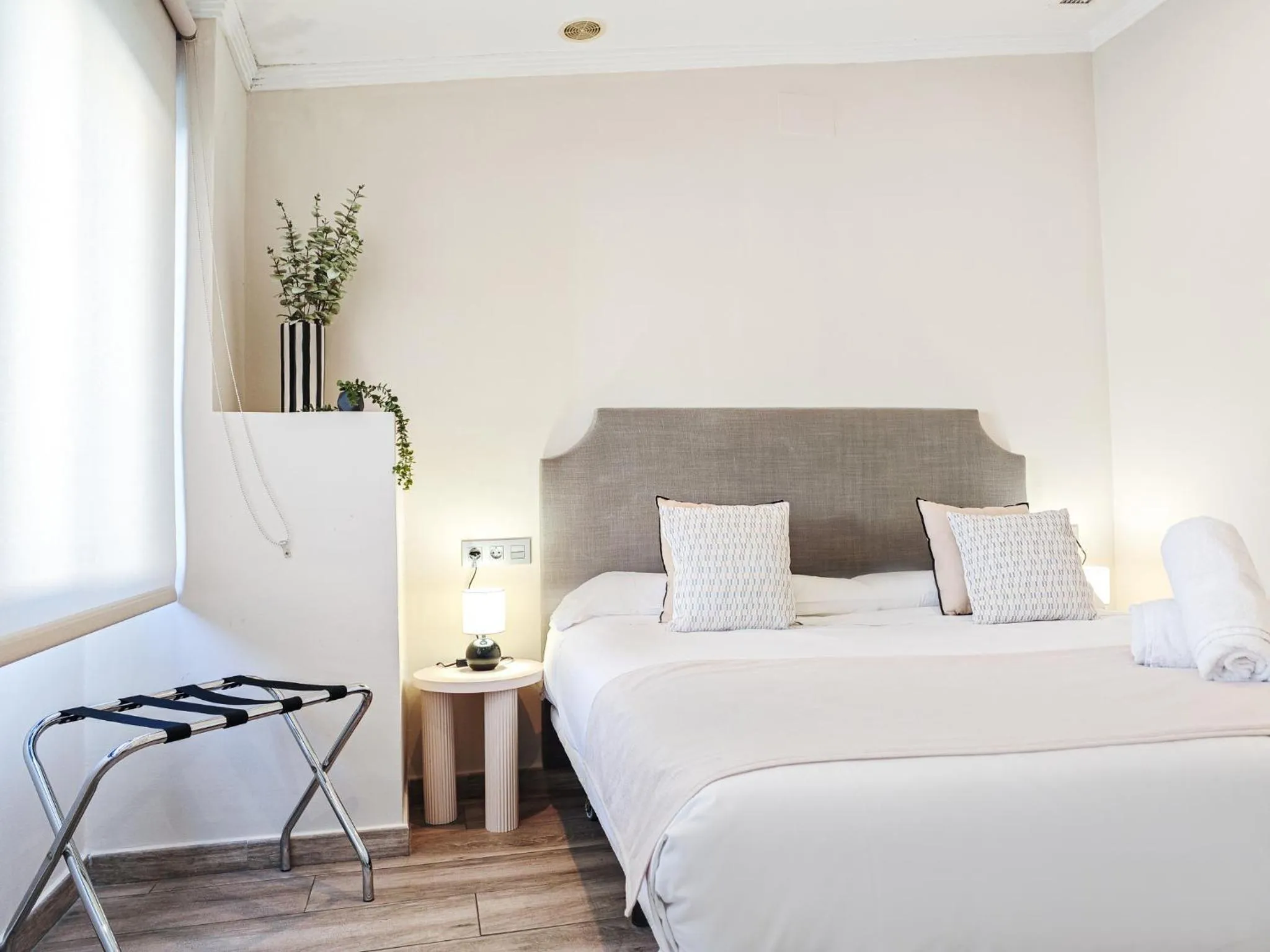 2 Bedroom Penthouse with Terrace in AZZ Sevilla Torre de la Plata Apartamentos