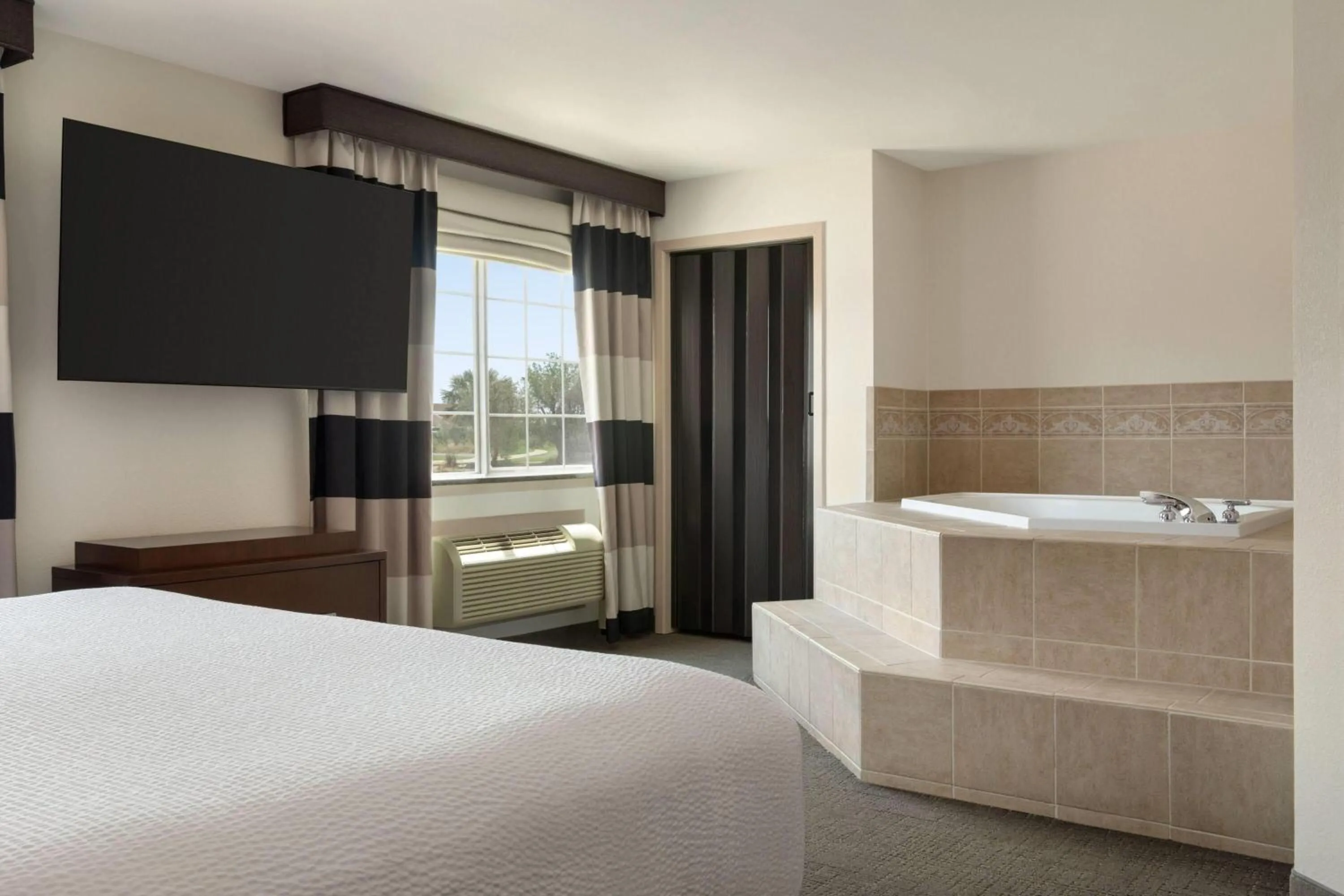 Deluxe One-Bedroom King Suite - Non-Smoking in Ramada by Wyndham Del Rio