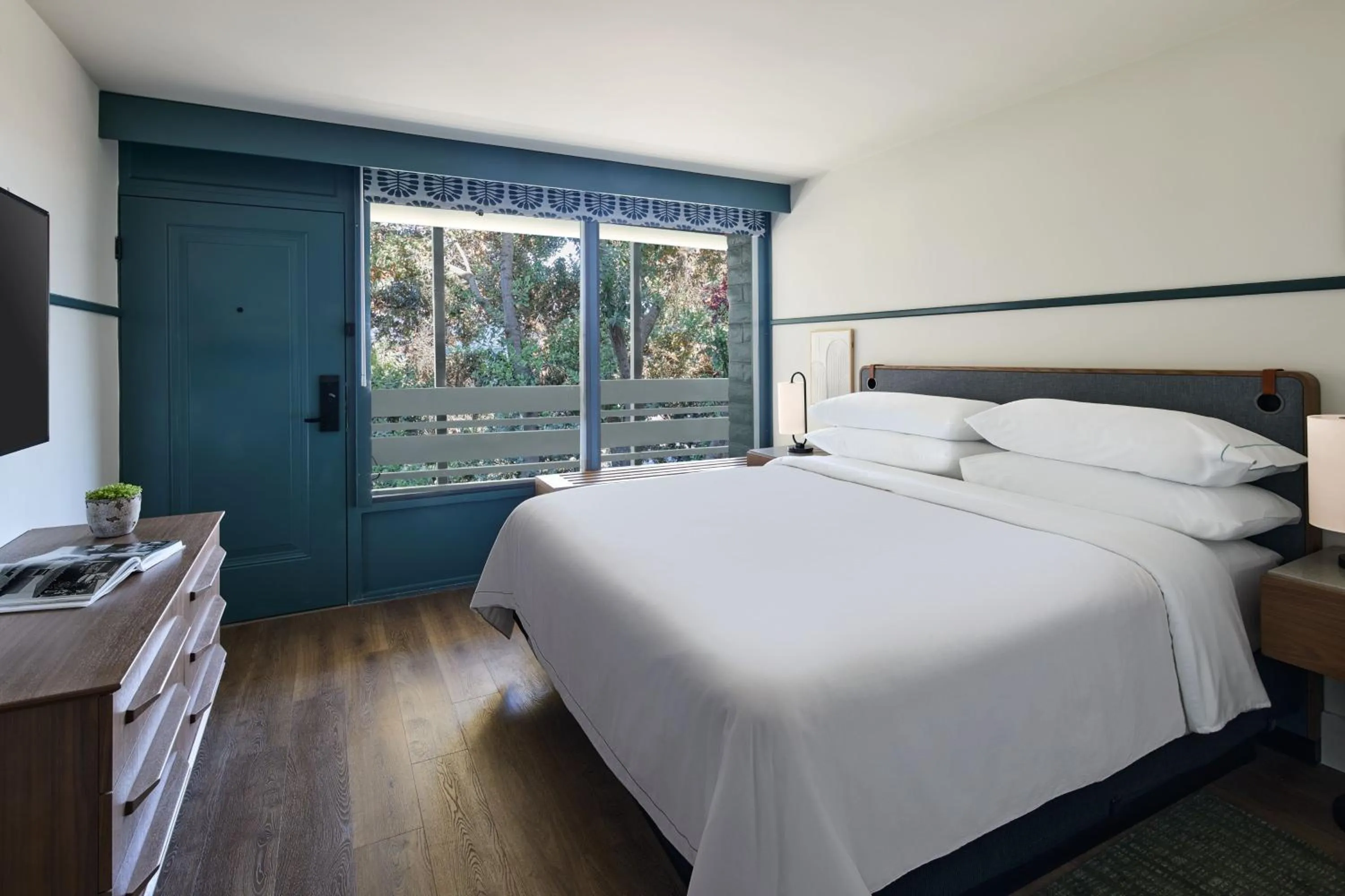 King Room with Garden View in Monterey Beach Hotel, a Tribute Portfolio Hotel