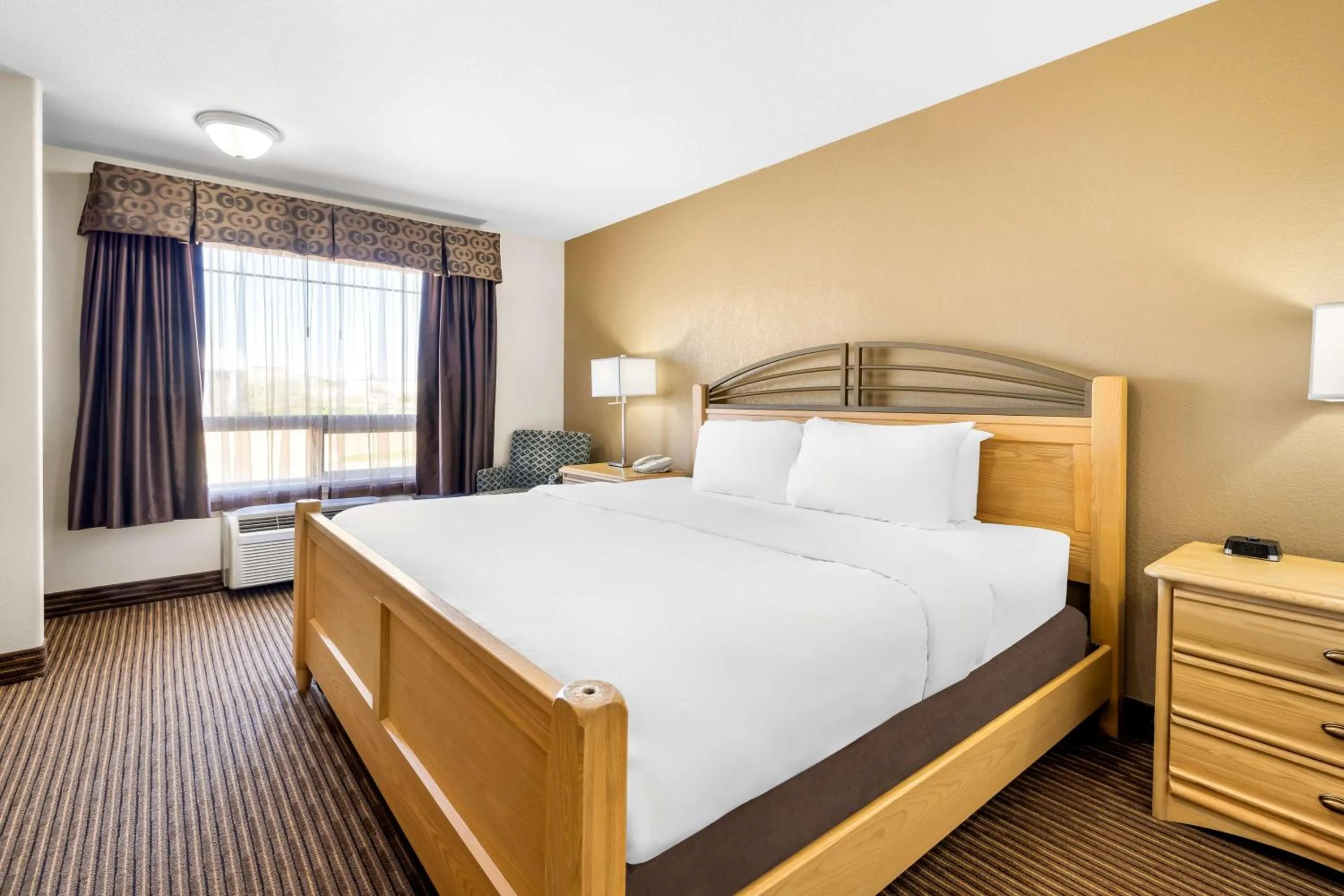 King Suite with Fireplace in SureStay Plus Hotel by Best Western Drumheller