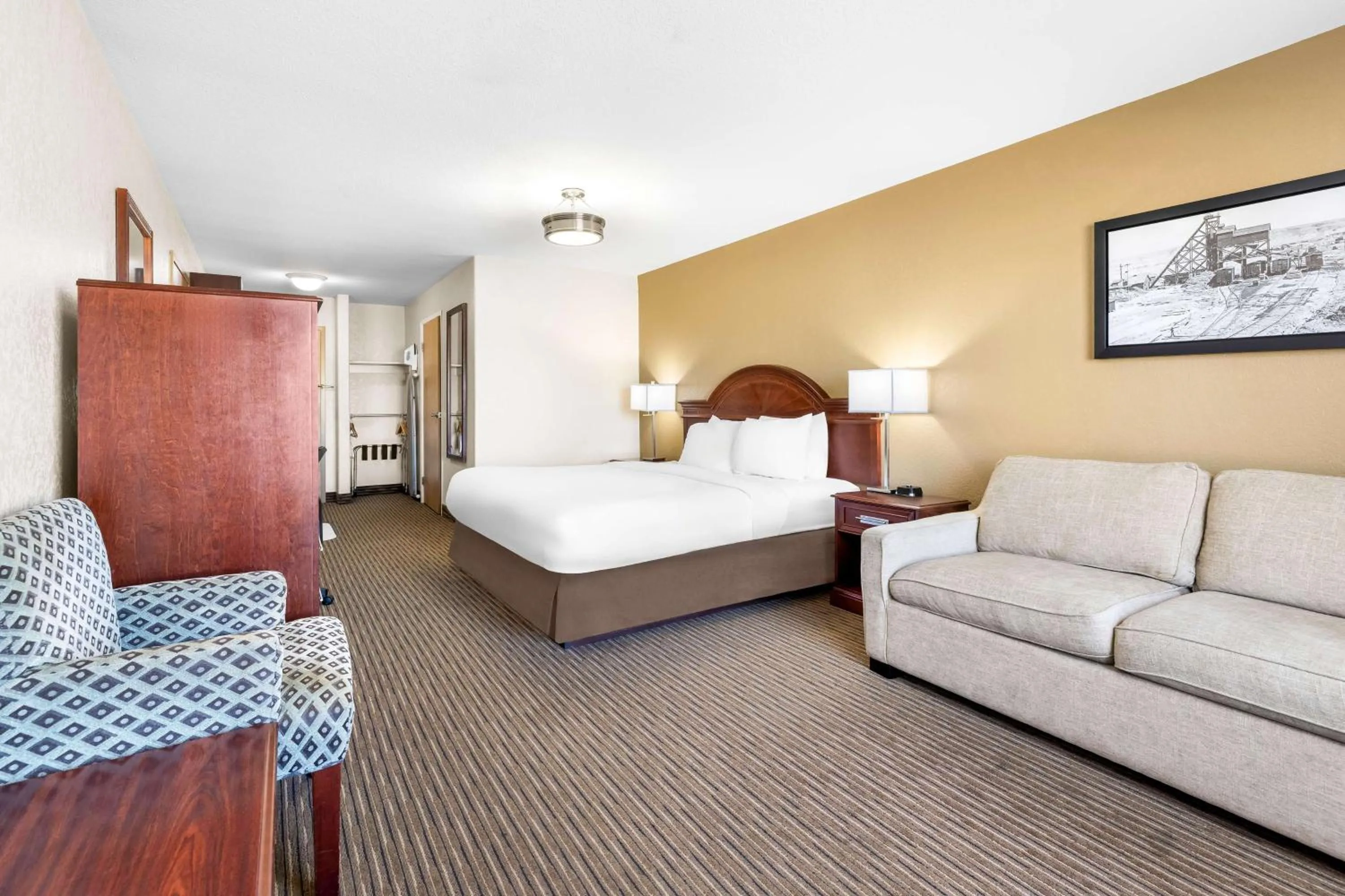 King Room with Sofabed in SureStay Plus Hotel by Best Western Drumheller