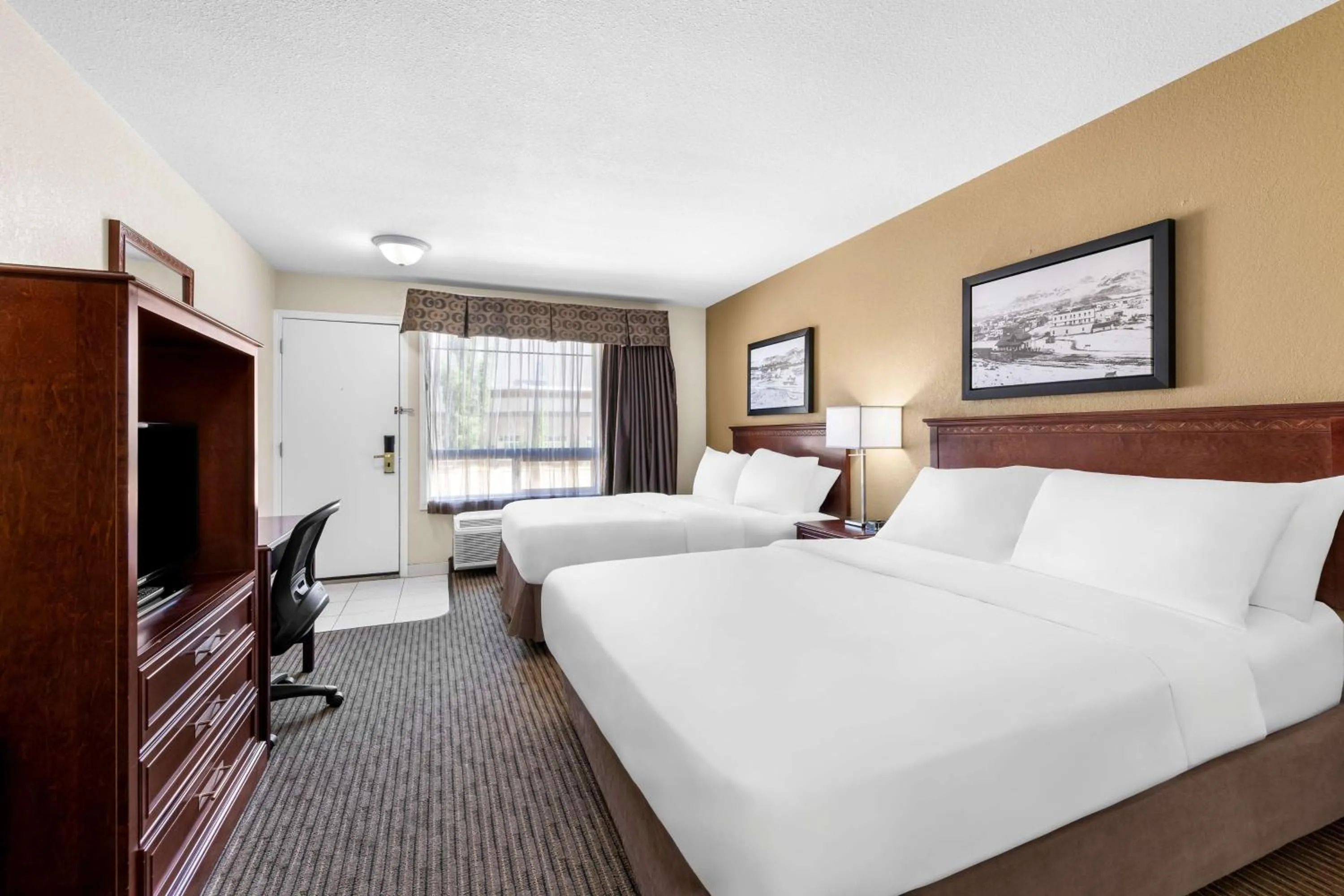 Queen Suite with Two Queen Beds in SureStay Plus Hotel by Best Western Drumheller