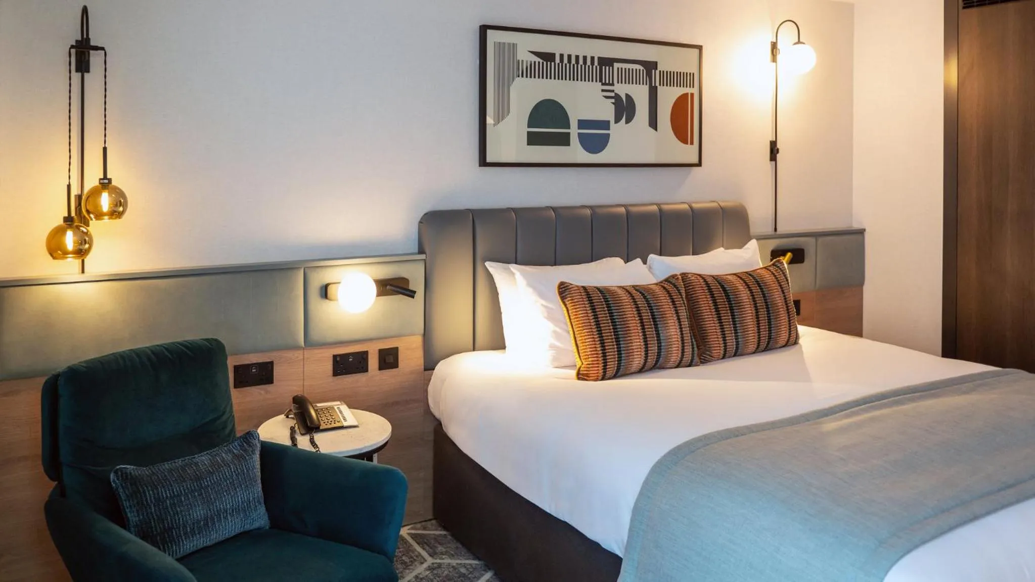 Premium King Room - Club Lounge Access in Crowne Plaza Birmingham City by IHG