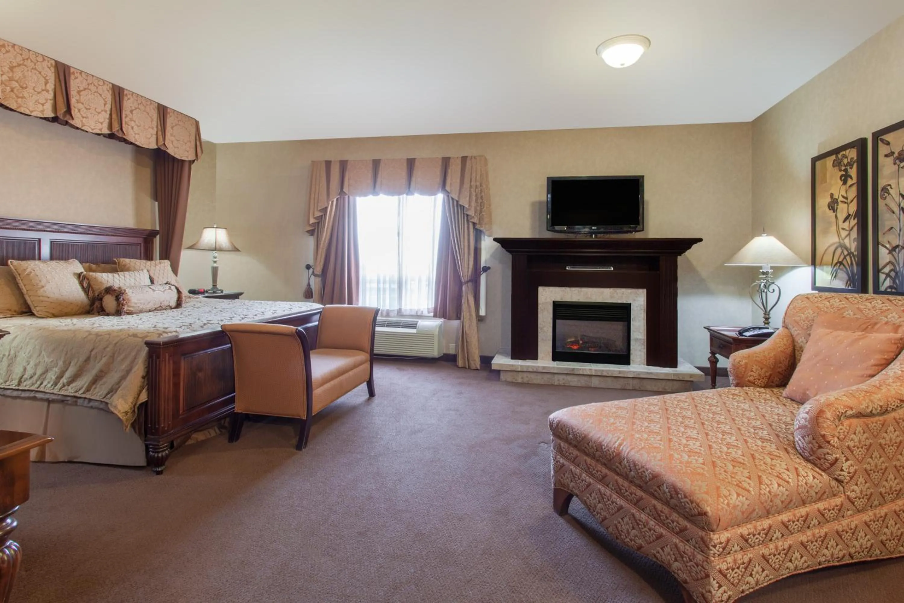 Deluxe King Suite in Ramada by Wyndham Camrose