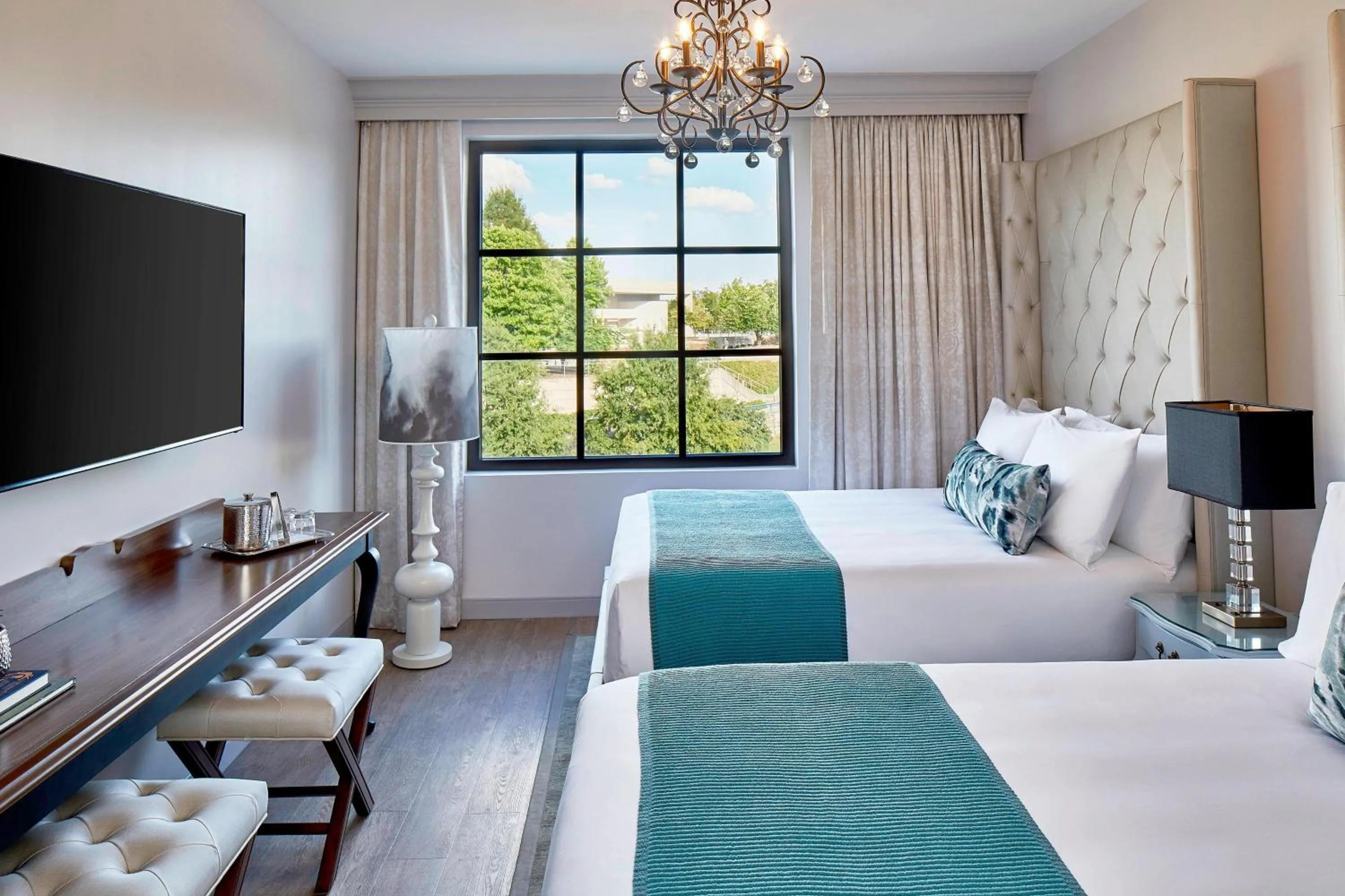 Guest room, 2 Queen, Art District view in The Edwin Hotel, Autograph Collection