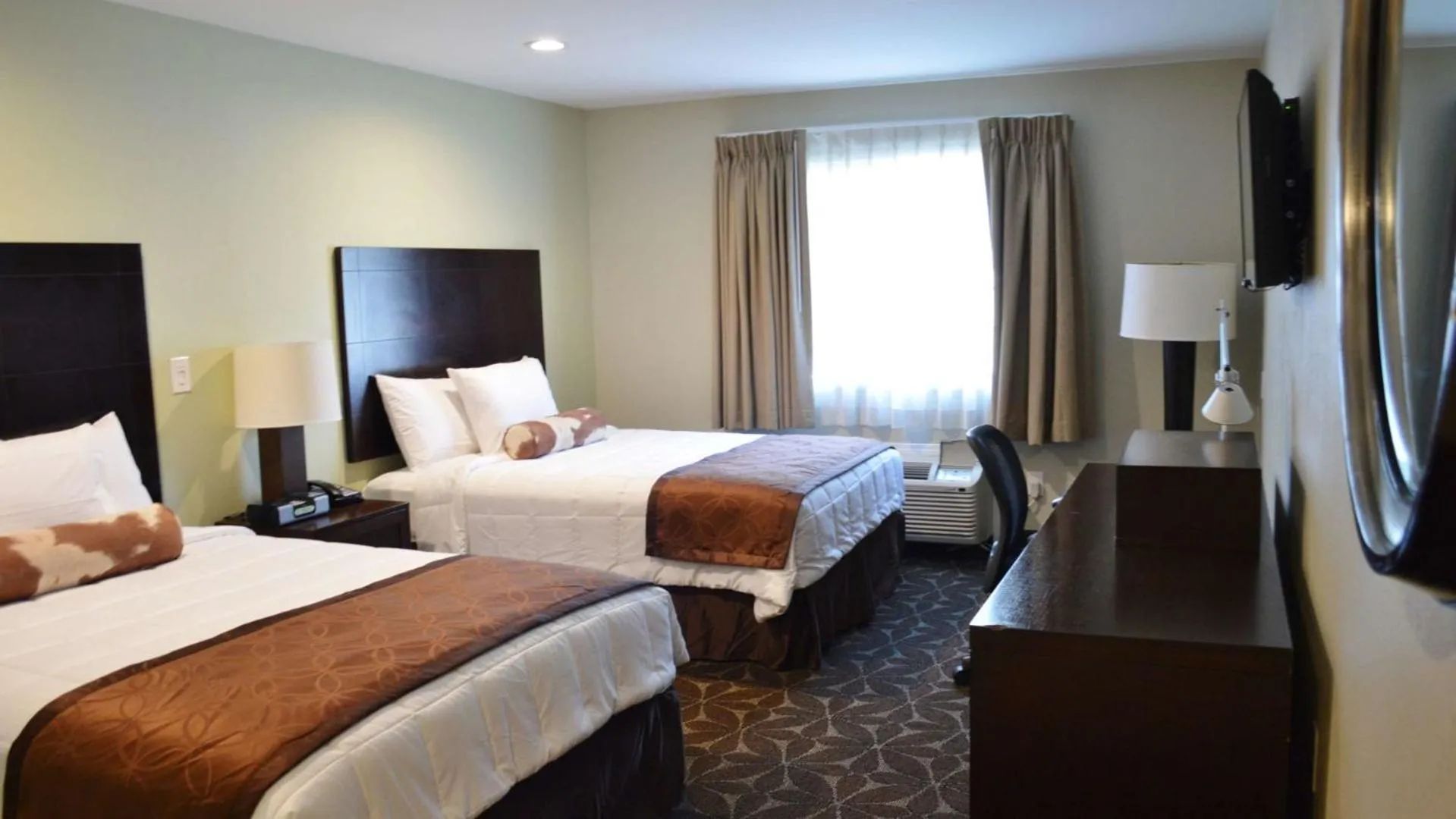 Queen Room with Two Queen Beds - Non-Smoking in America's Best Value Inn - Memphis Airport