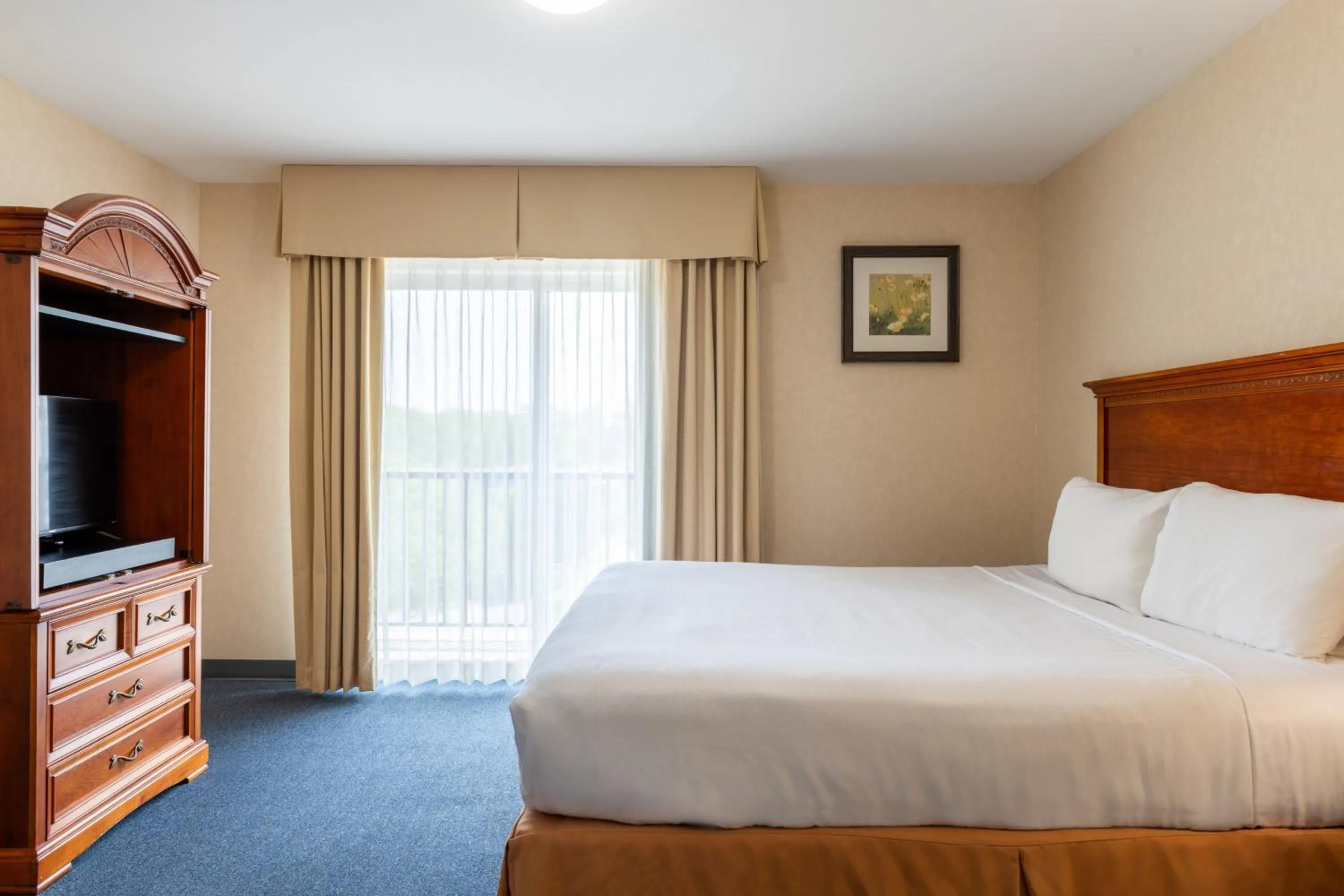 Deluxe King Suite in White River Inn & Suites