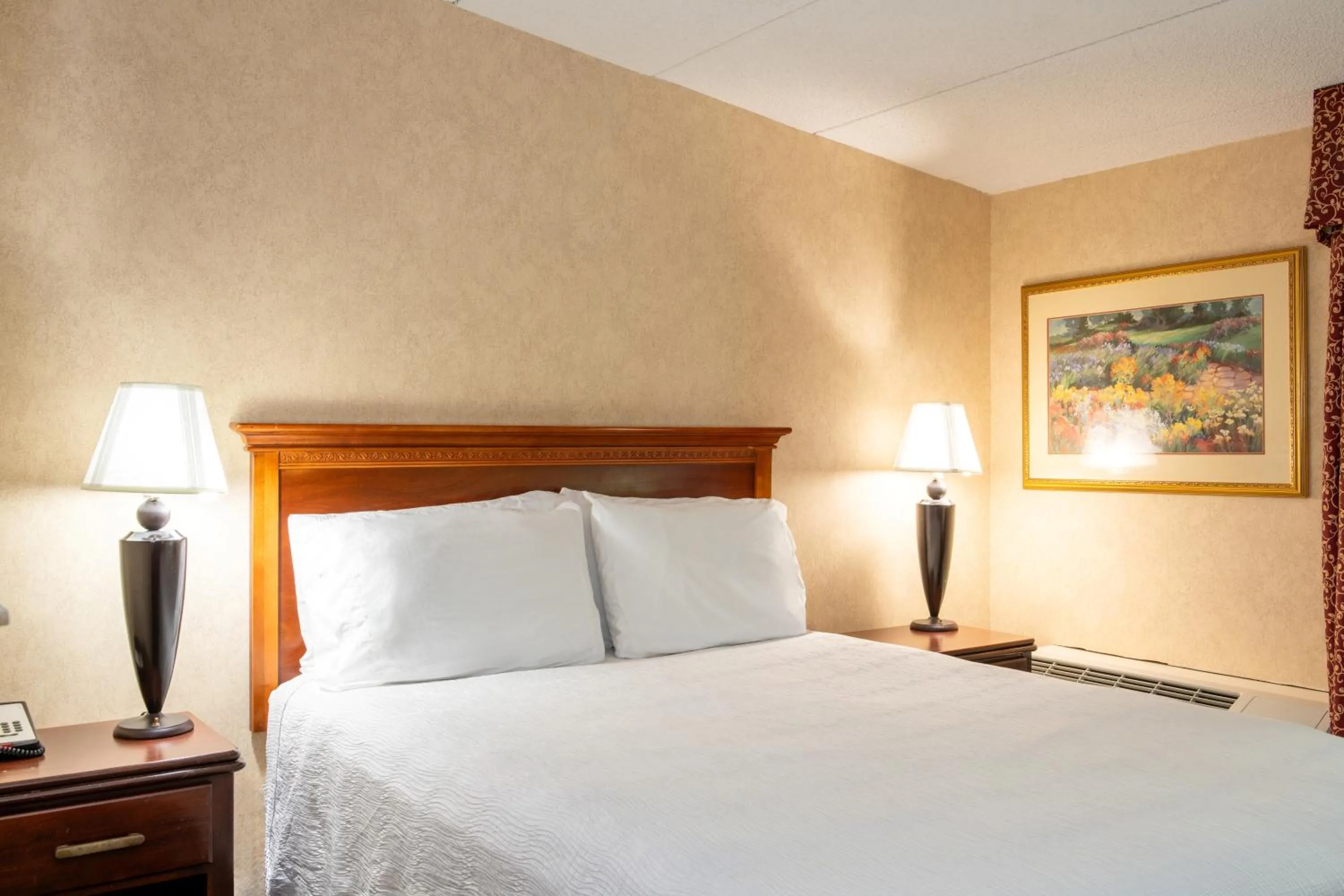 Queen Room in White River Inn & Suites