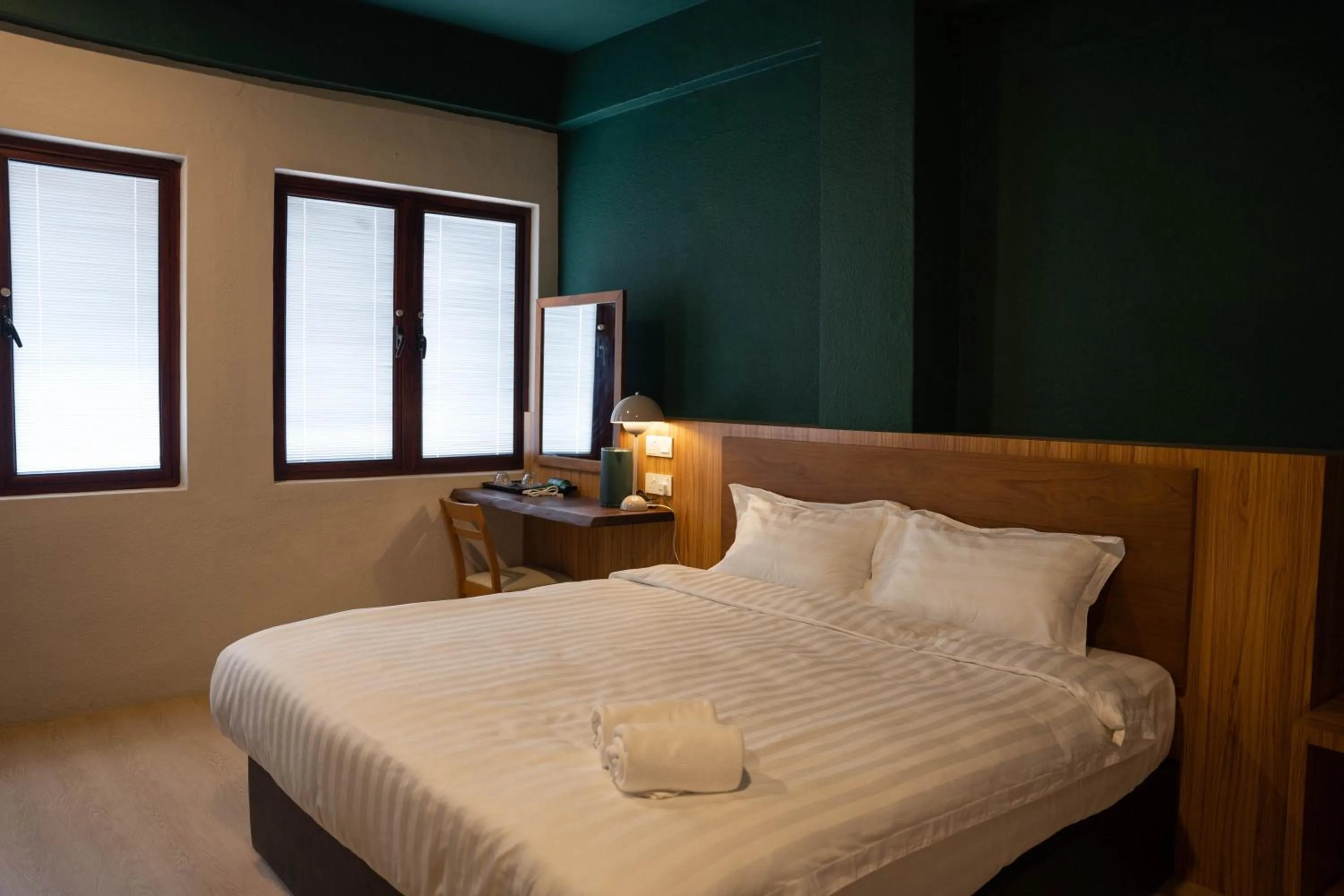 King Room in Room V Jalan Sultanah Near Bus Stop Batu Pahat