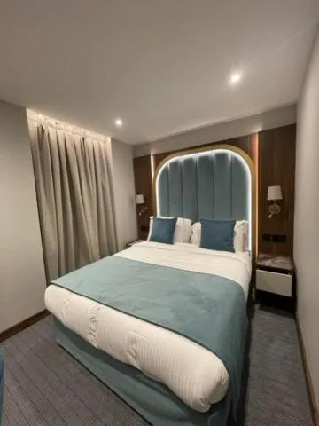 Budget Double Room in St Mark's - Merit Hotels