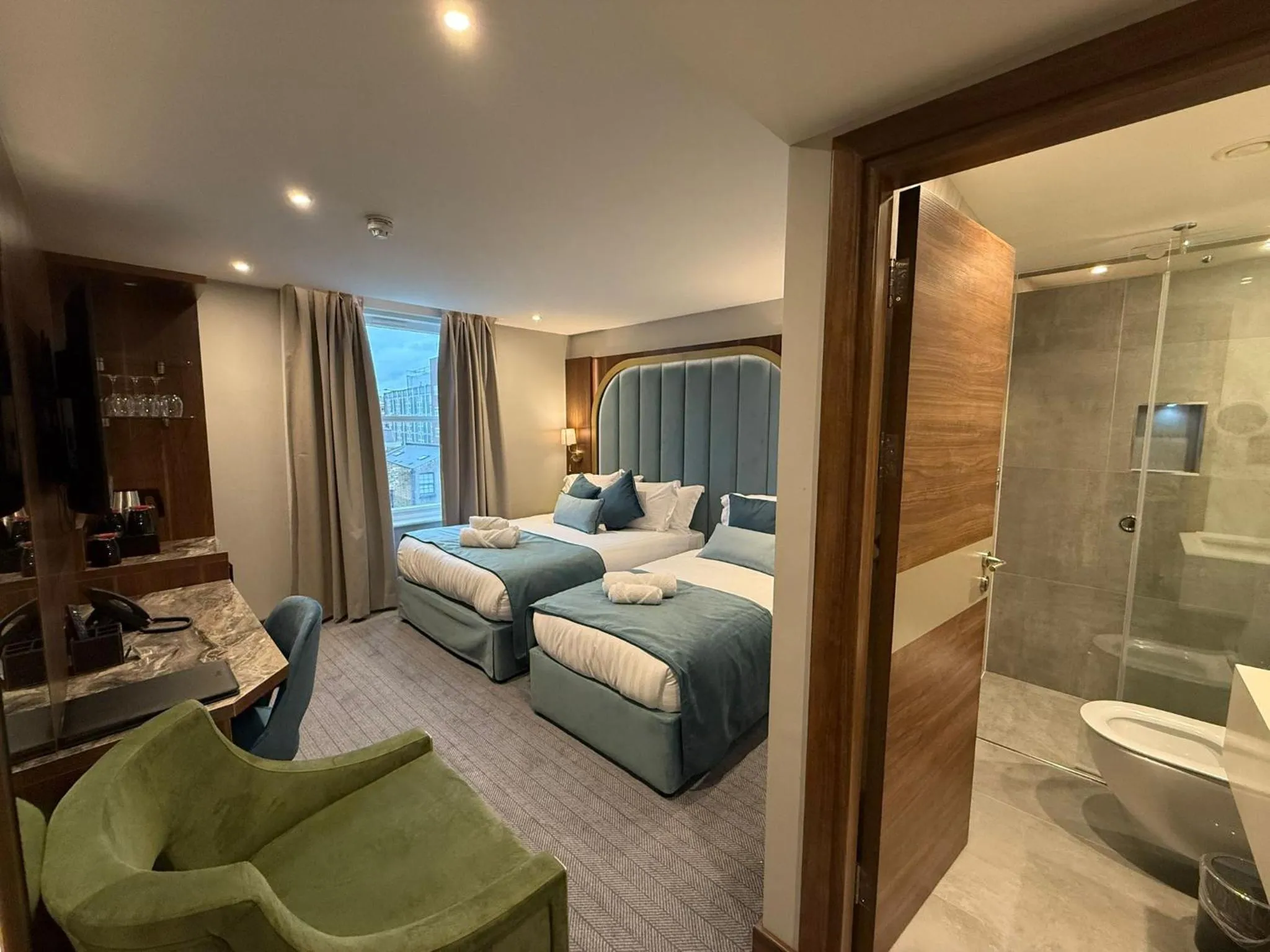 Deluxe Triple Room in St Mark's - Merit Hotels