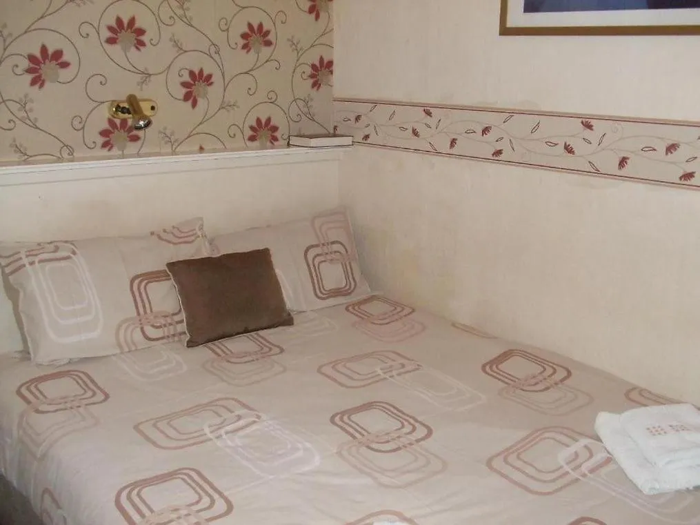 Double Room with Private Bathroom in Fern Villa Hotel - Albert Road