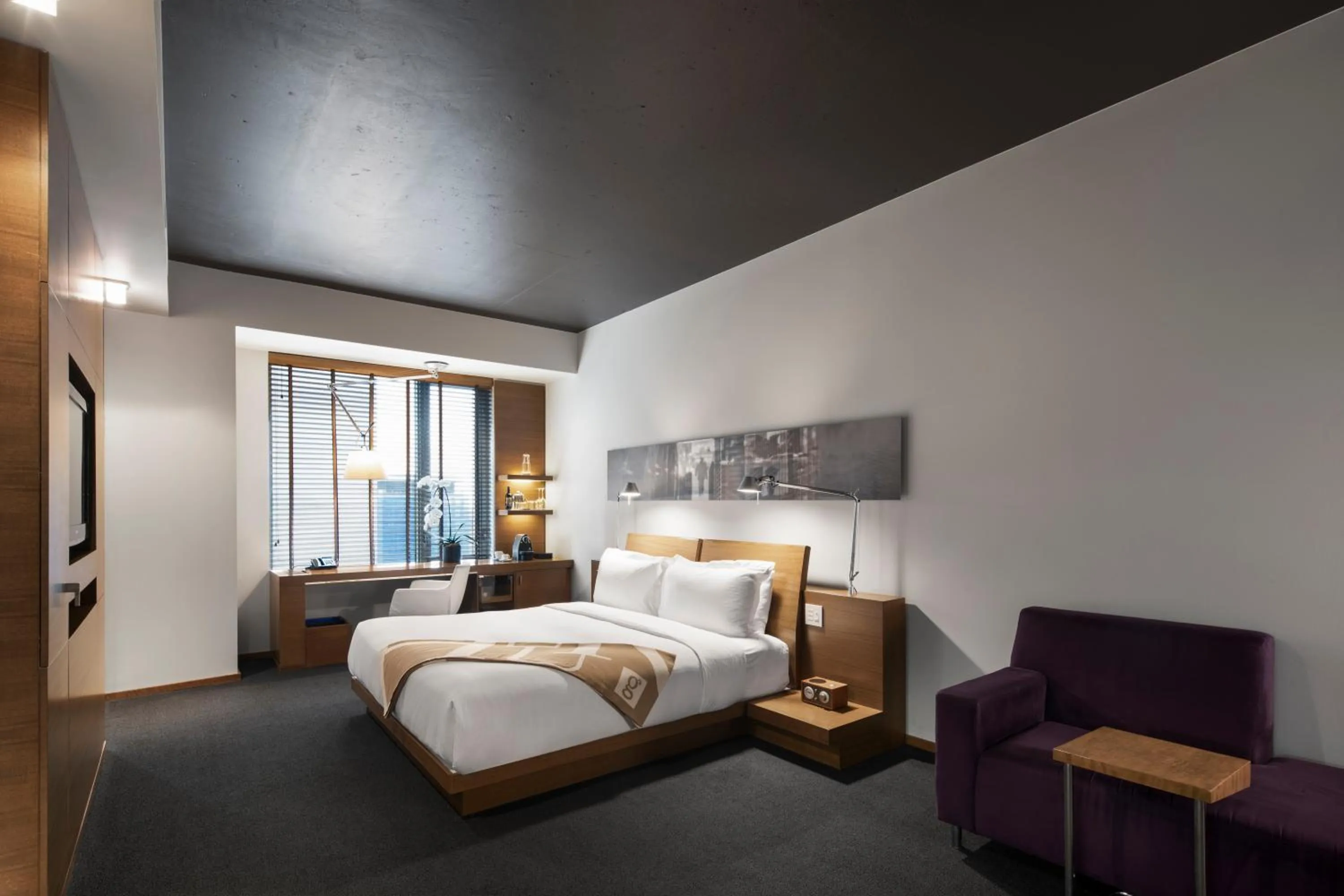 Classic Queen Room in Hotel Le Germain Calgary