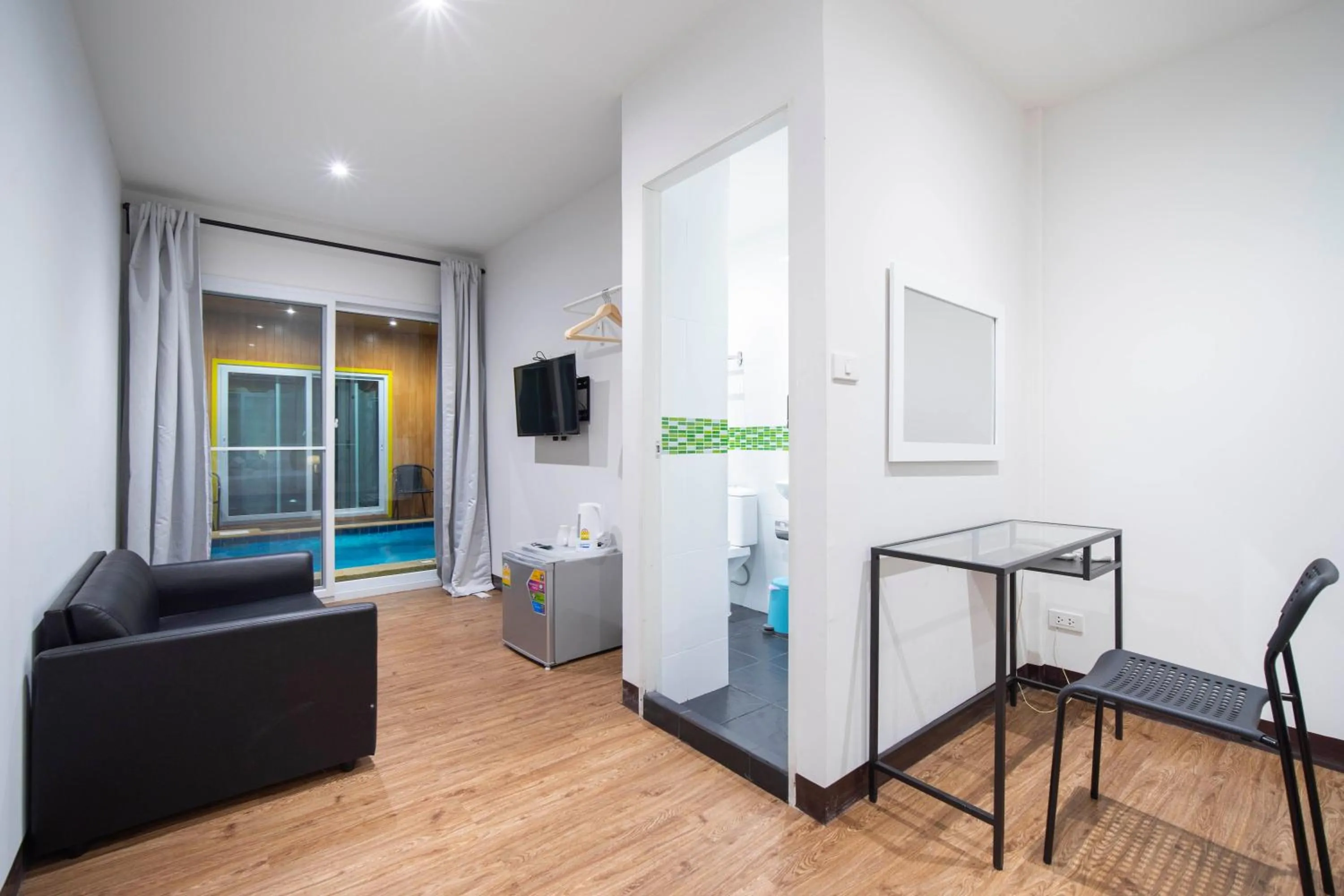 Double Room with Pool View in Resort V - MRT Huai Khwang