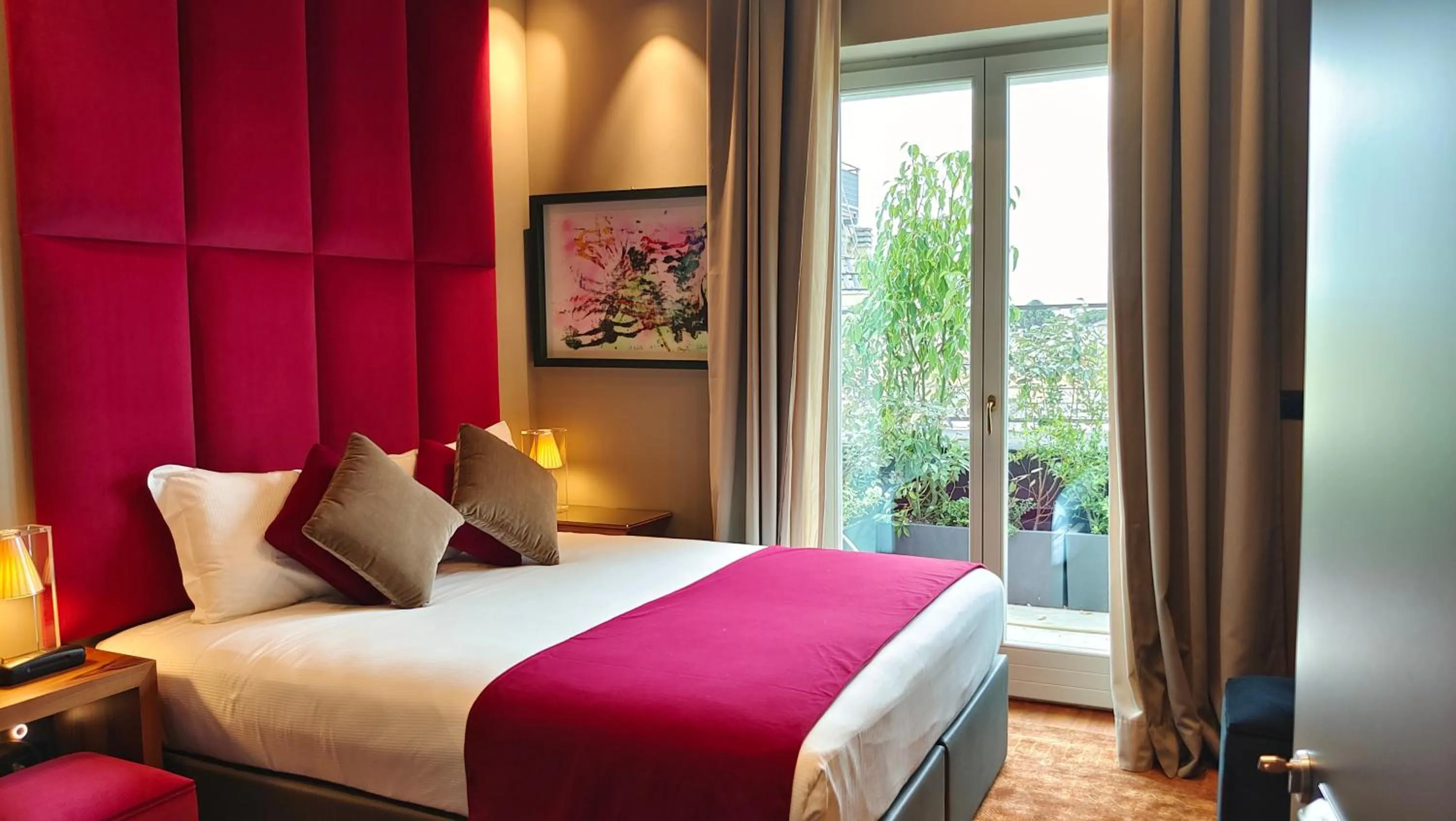 Deluxe Double Room with Balcony in Triviho Hotel