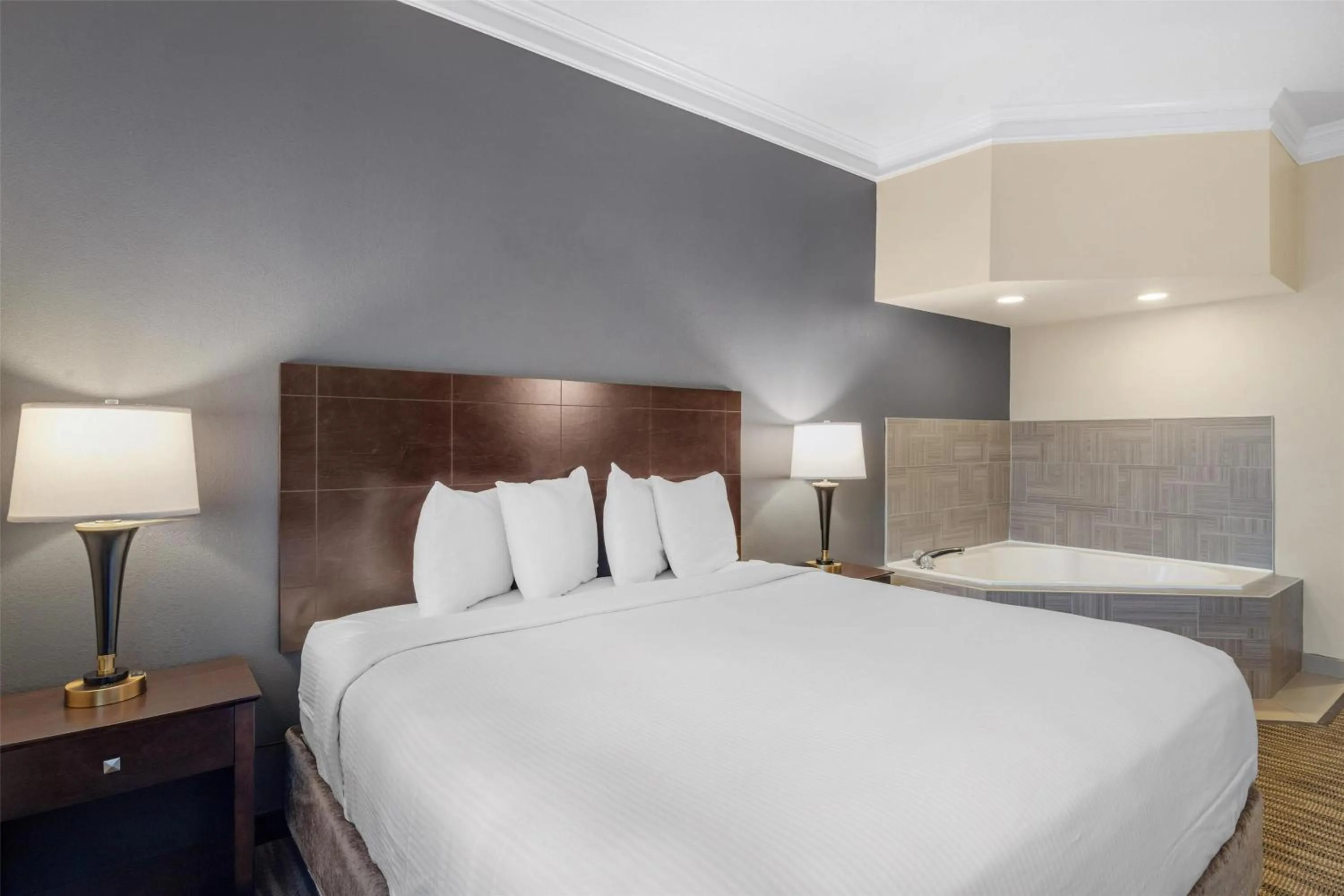 King Suite with Spa Bath in Best Western Augusta West