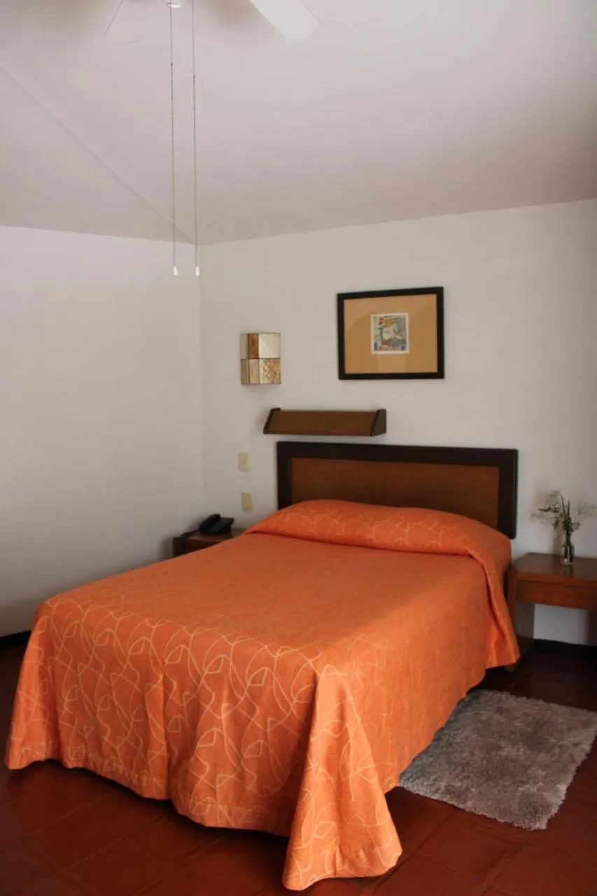 Standard Queen Room in Hotel Ilebal Cuernavaca Centro - lugar con encanto!