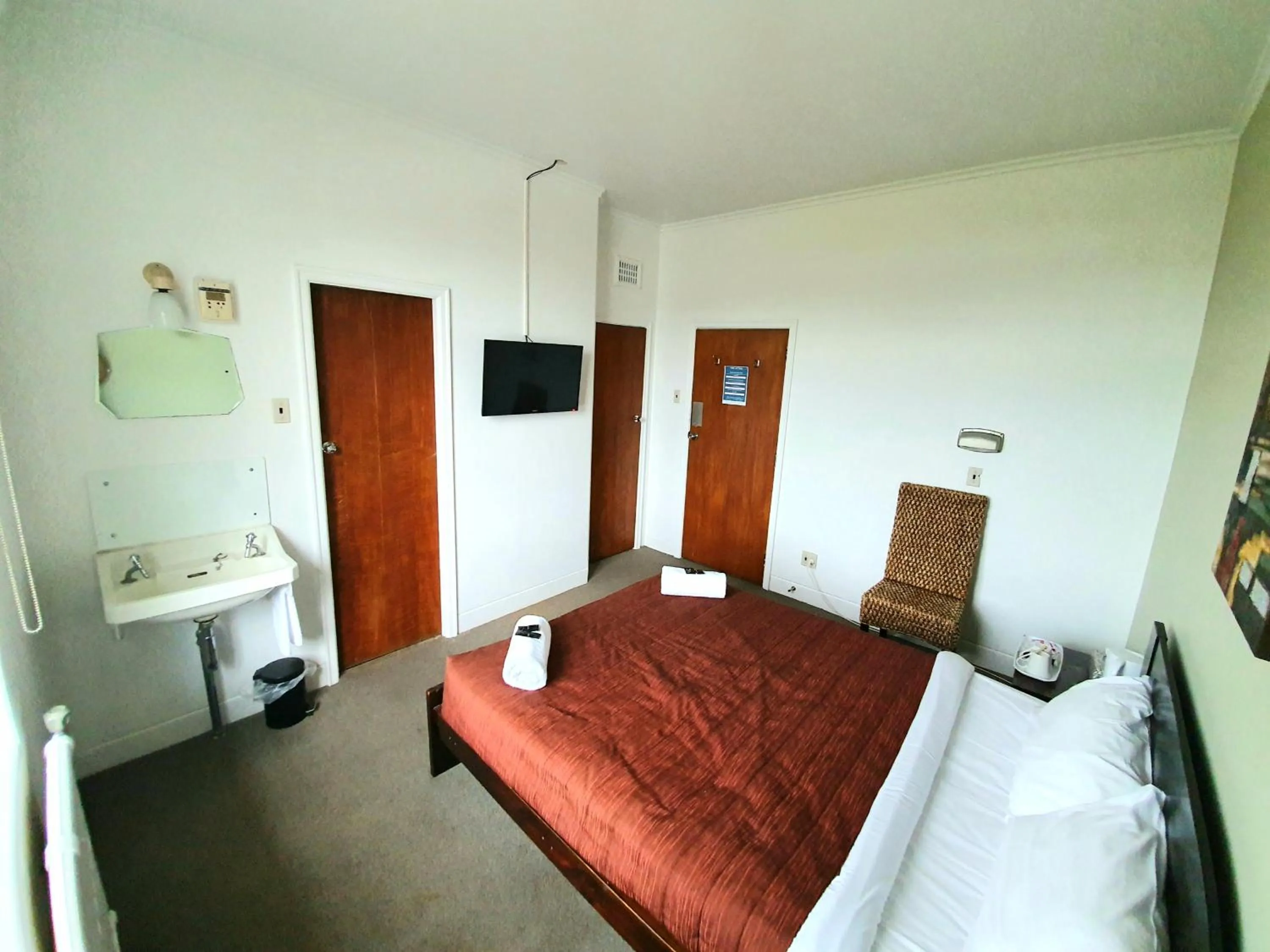 Standard Double Room in Putaruru Hotel