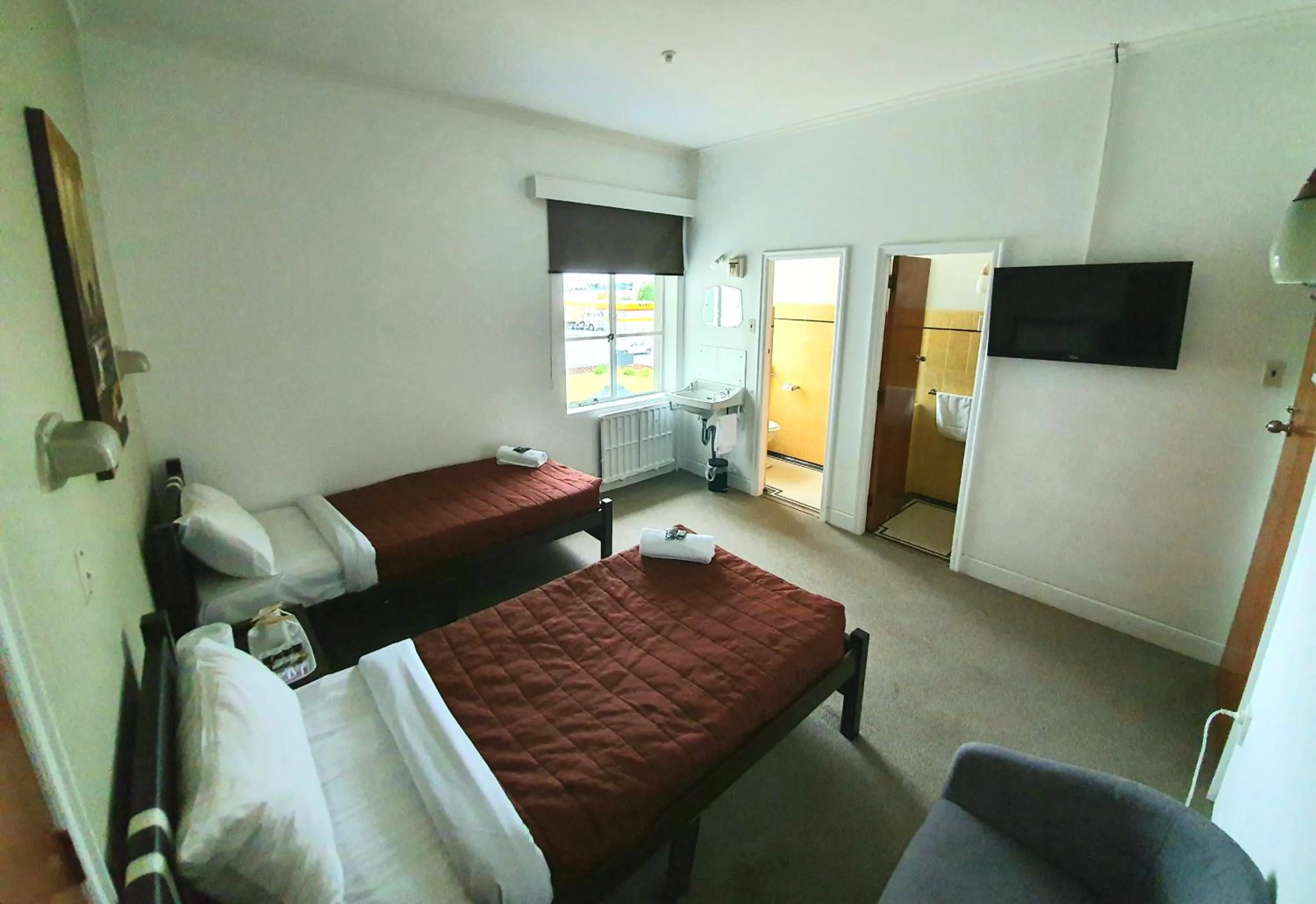 Standard Twin Room in Putaruru Hotel