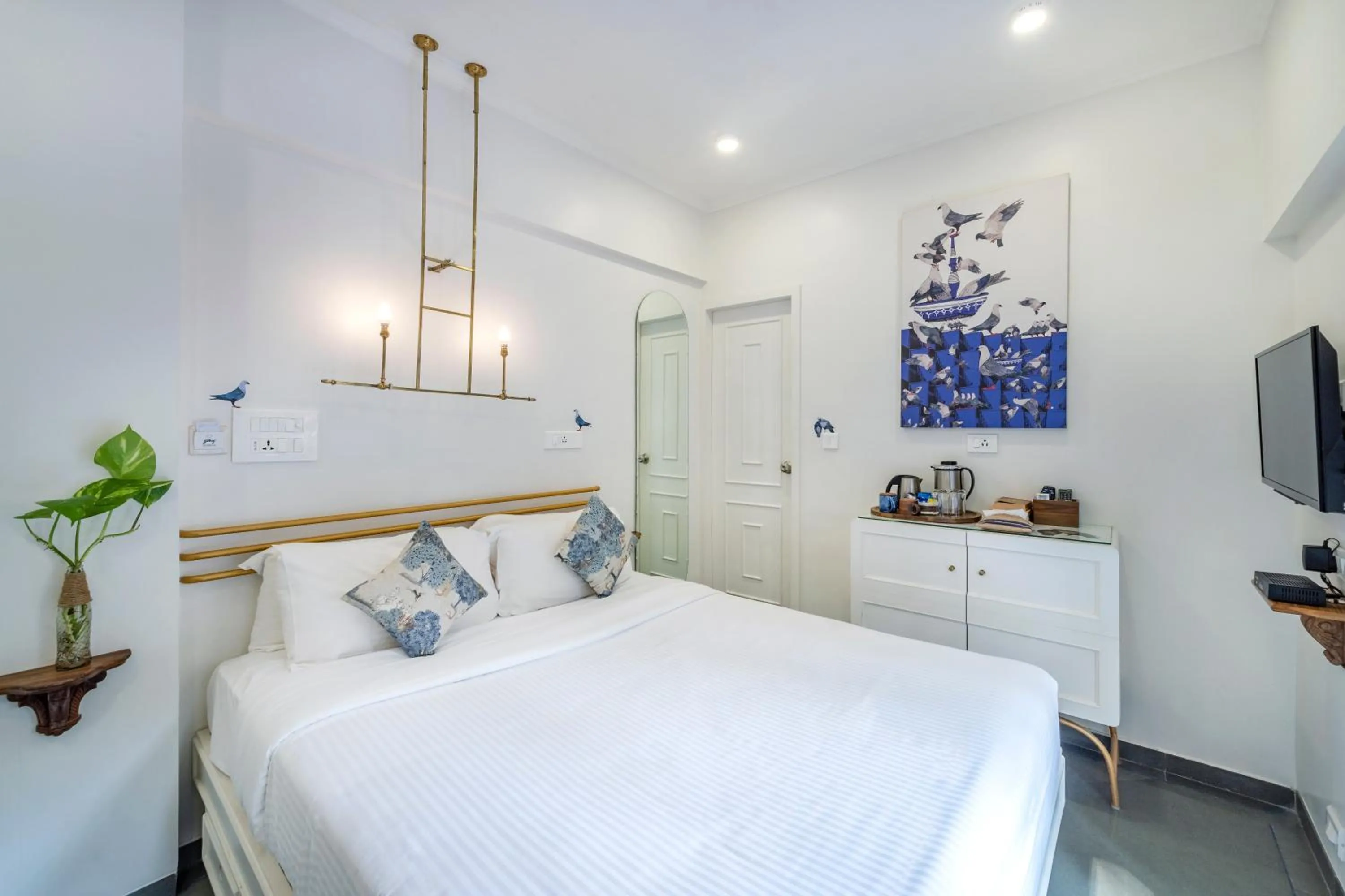 Luxury Room Queen Bed - single occupancy in Hotel Kemps Corner