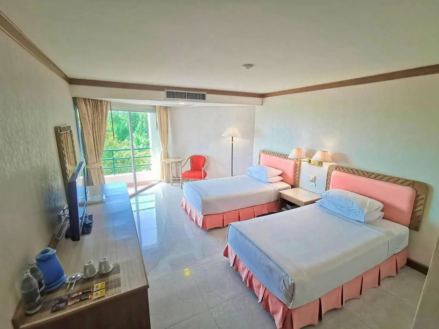Superior Twin Room in Khanom Golden Beach Hotel