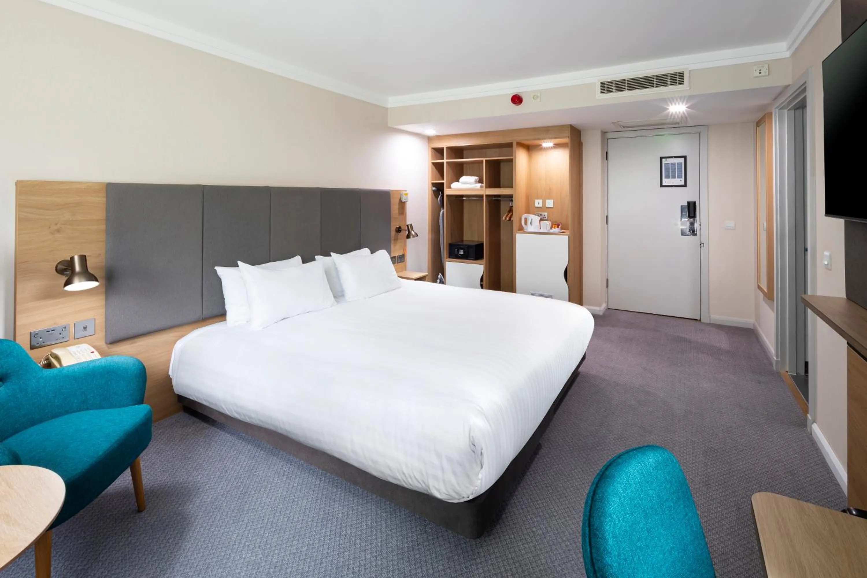 Premium Queen Room in Holiday Inn Coventry M6, J2 by IHG