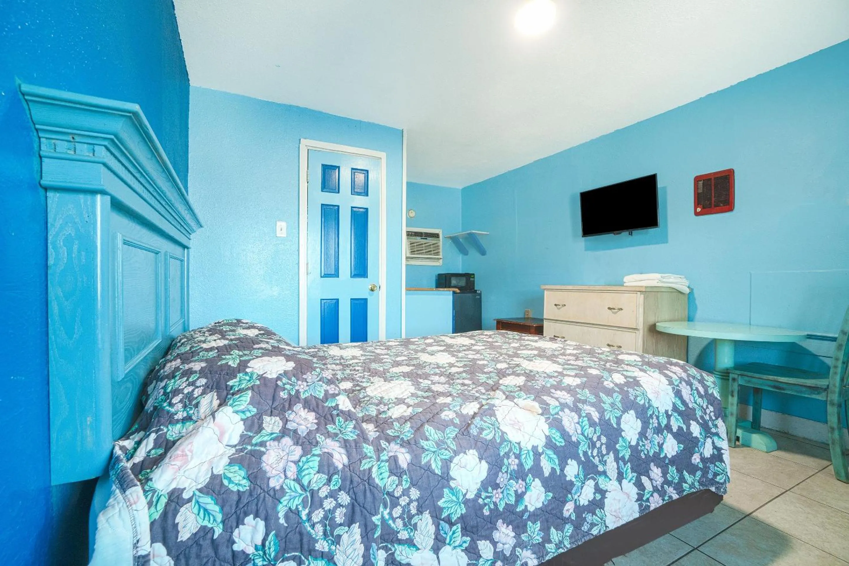 Queen Bed in Plaza Motel Corpus Christi by OYO