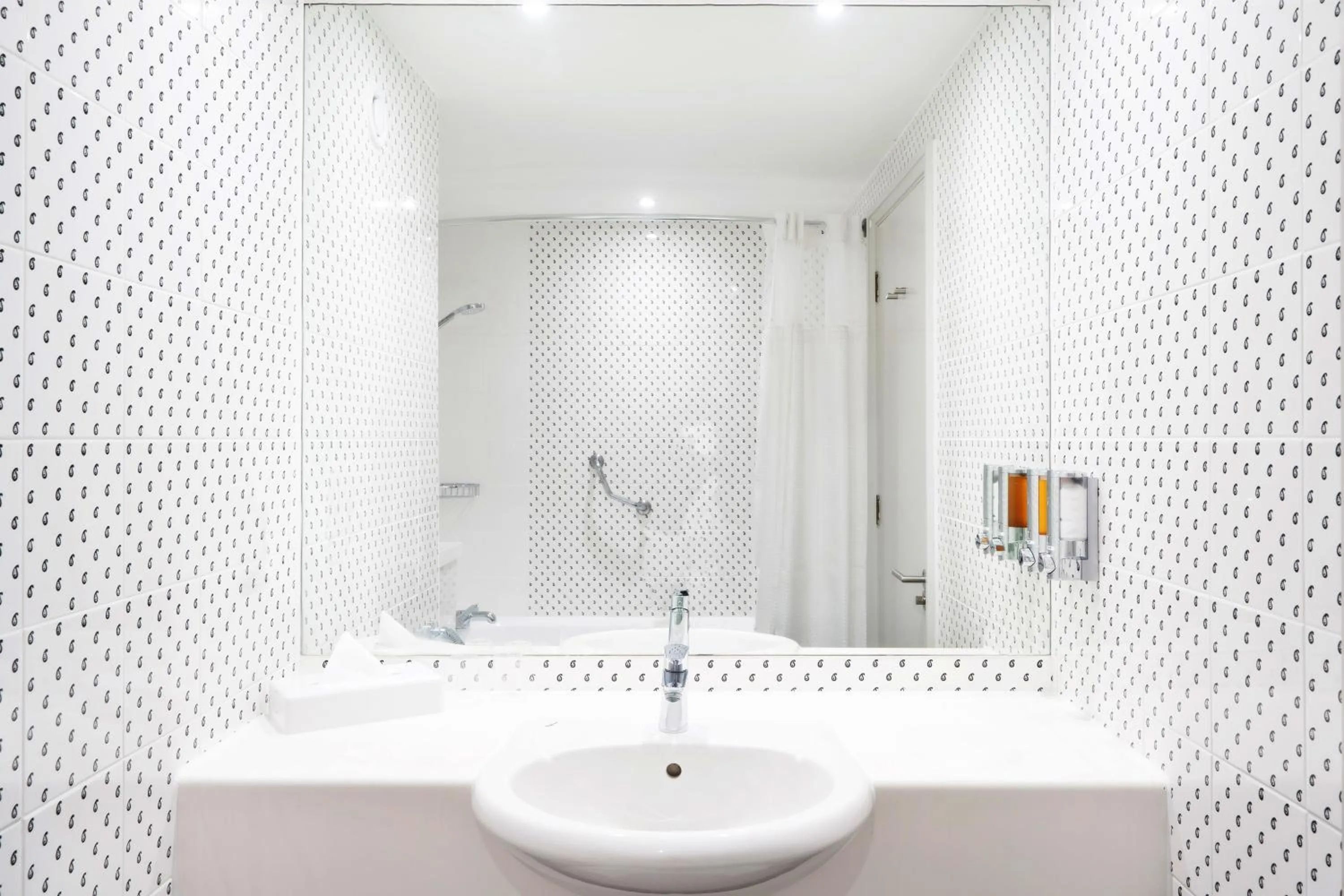 Standard Super King Room in Holiday Inn Hemel Hempstead M1, Jct. 8 by IHG