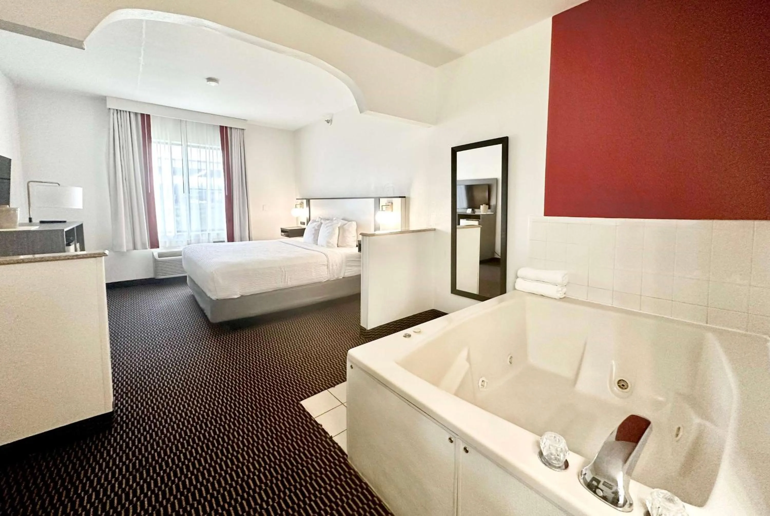 Suite with Hot Tub in Ramada by Wyndham Columbia