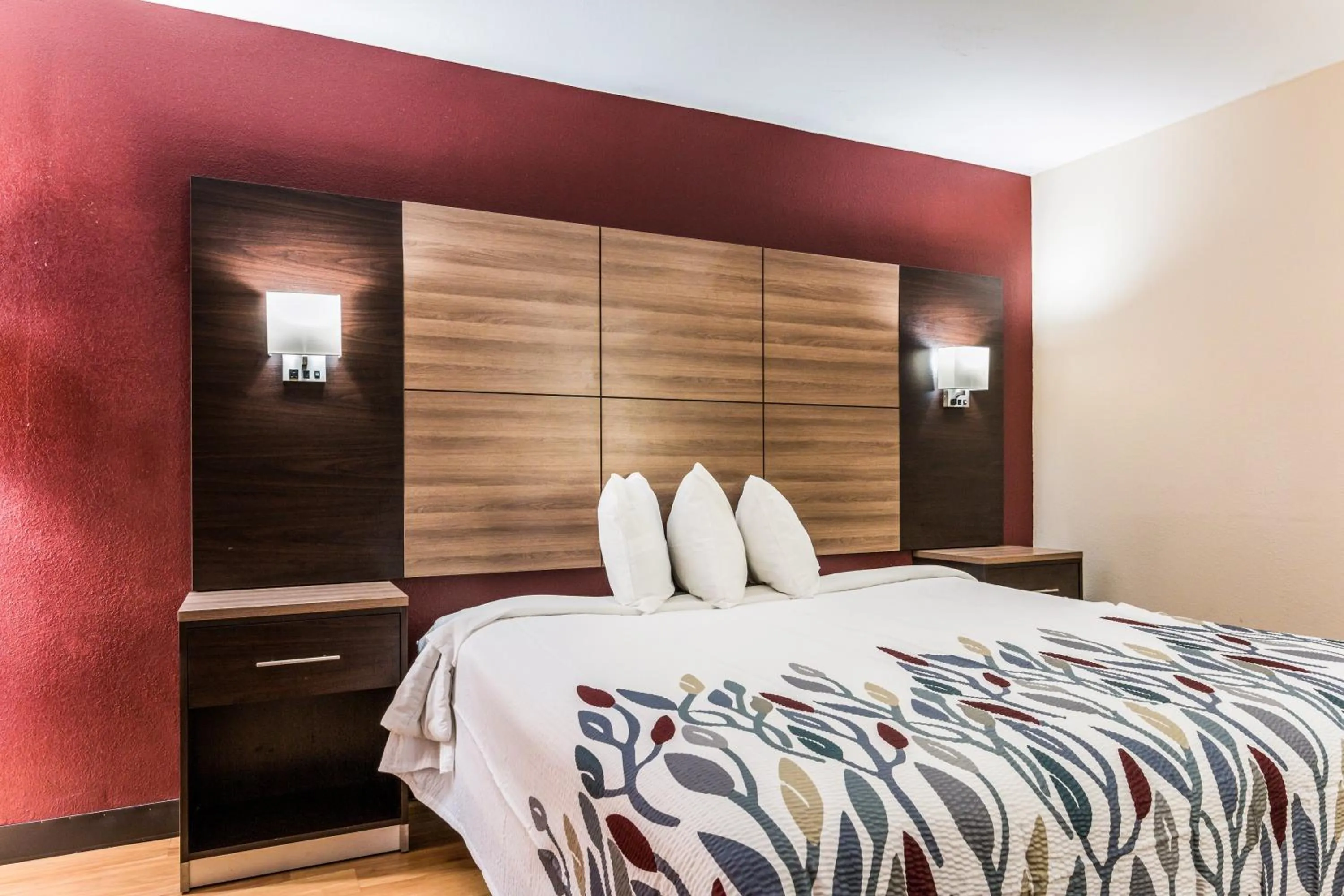 Superior King Room Non-Smoking - single occupancy in Red Roof Inn Texarkana