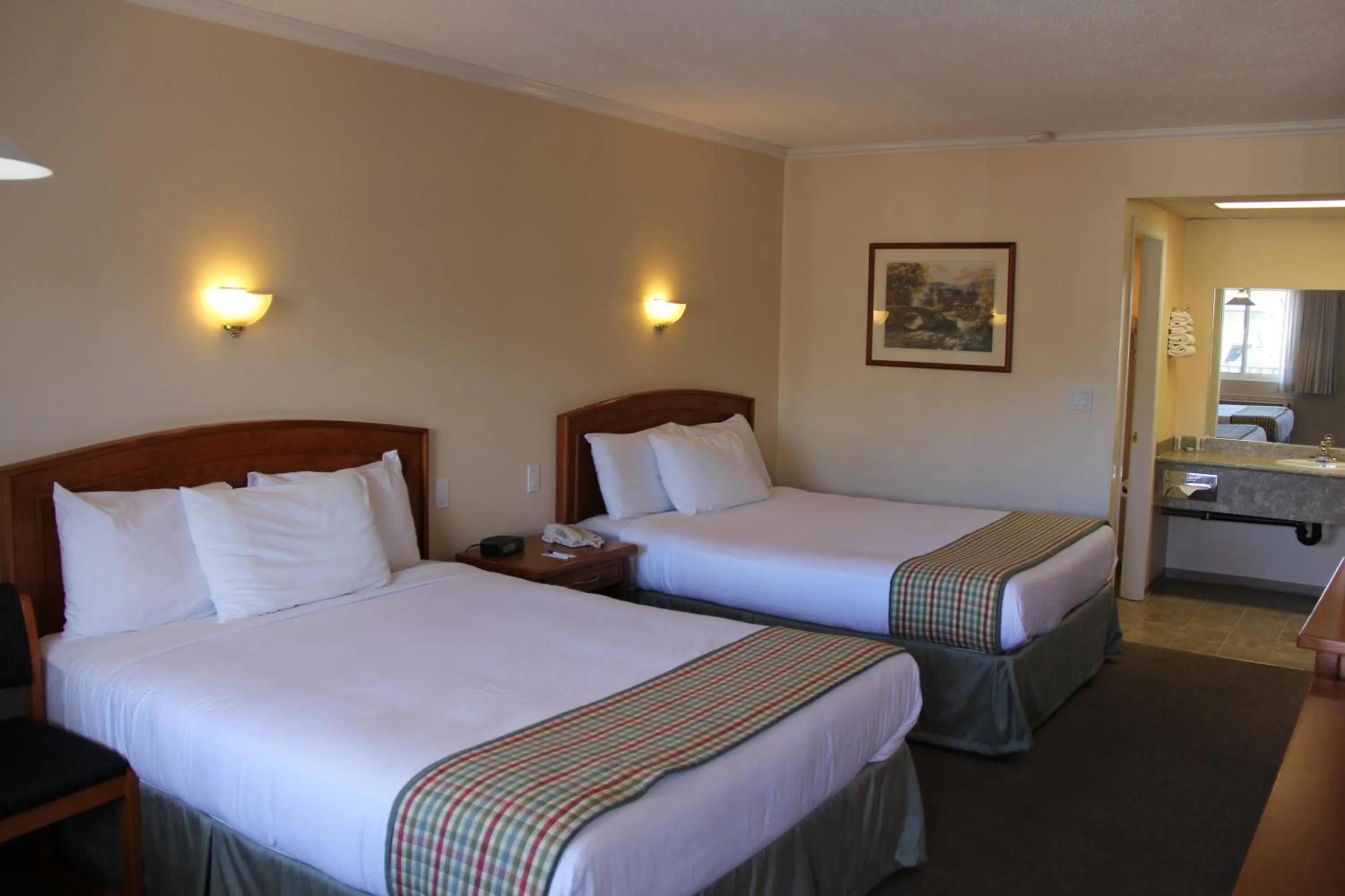 Queen Room with Two Queen Beds - Disability Access/Non-Smoking in Travelodge by Wyndham Kamloops