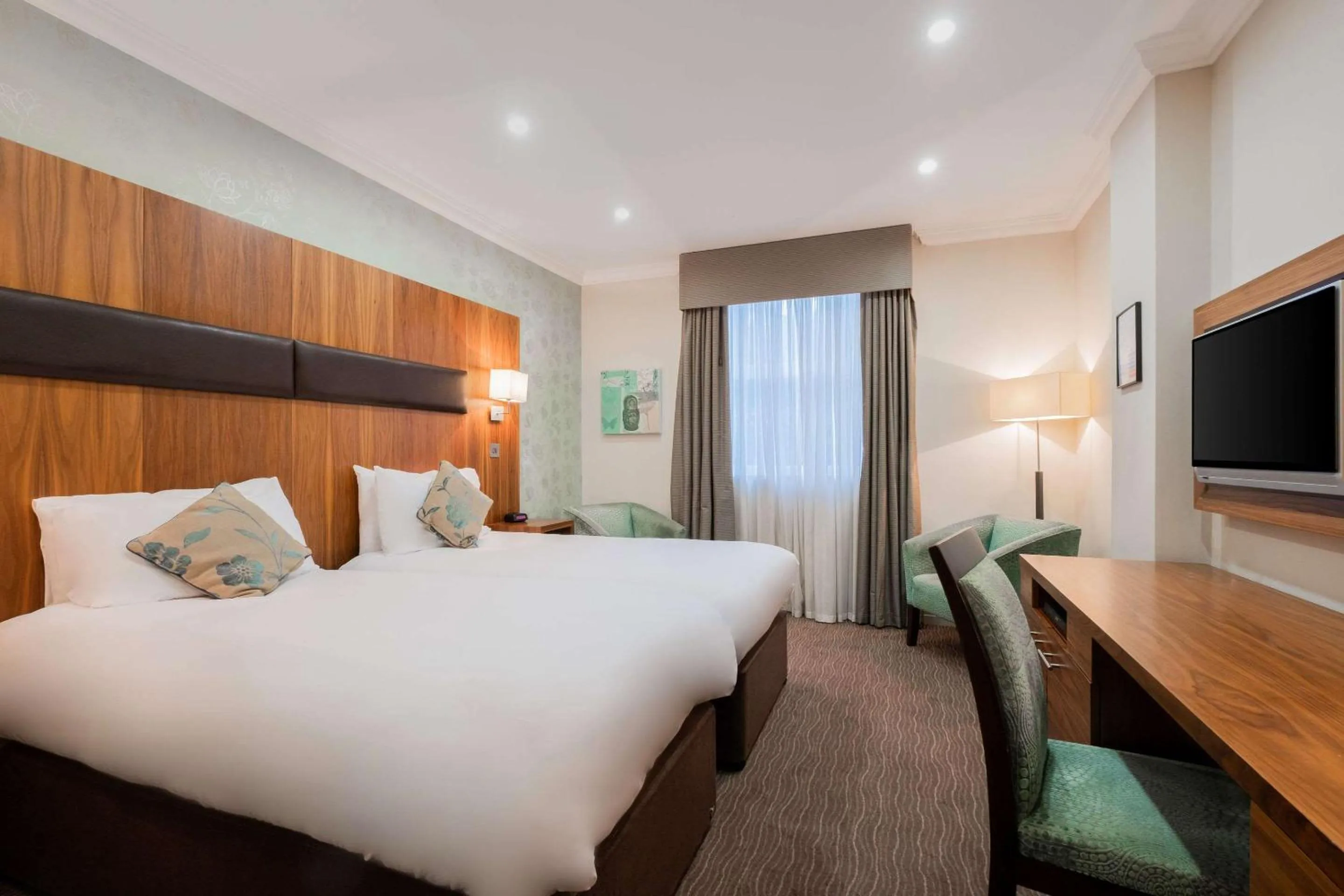 Twin Room - Non-Smoking in Ramada by Wyndham Cheltenham