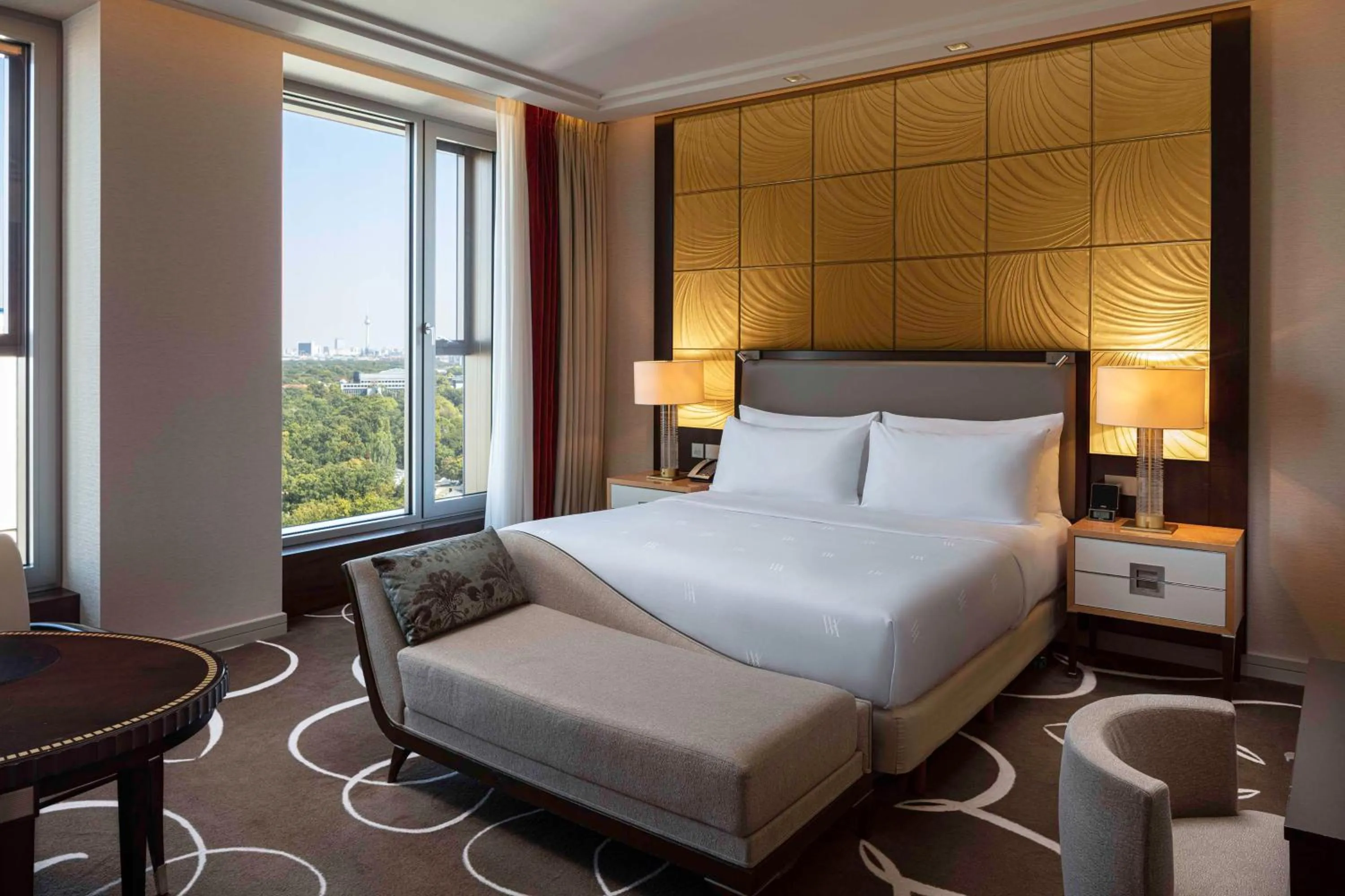 Deluxe King Room with City View in Waldorf Astoria Berlin
