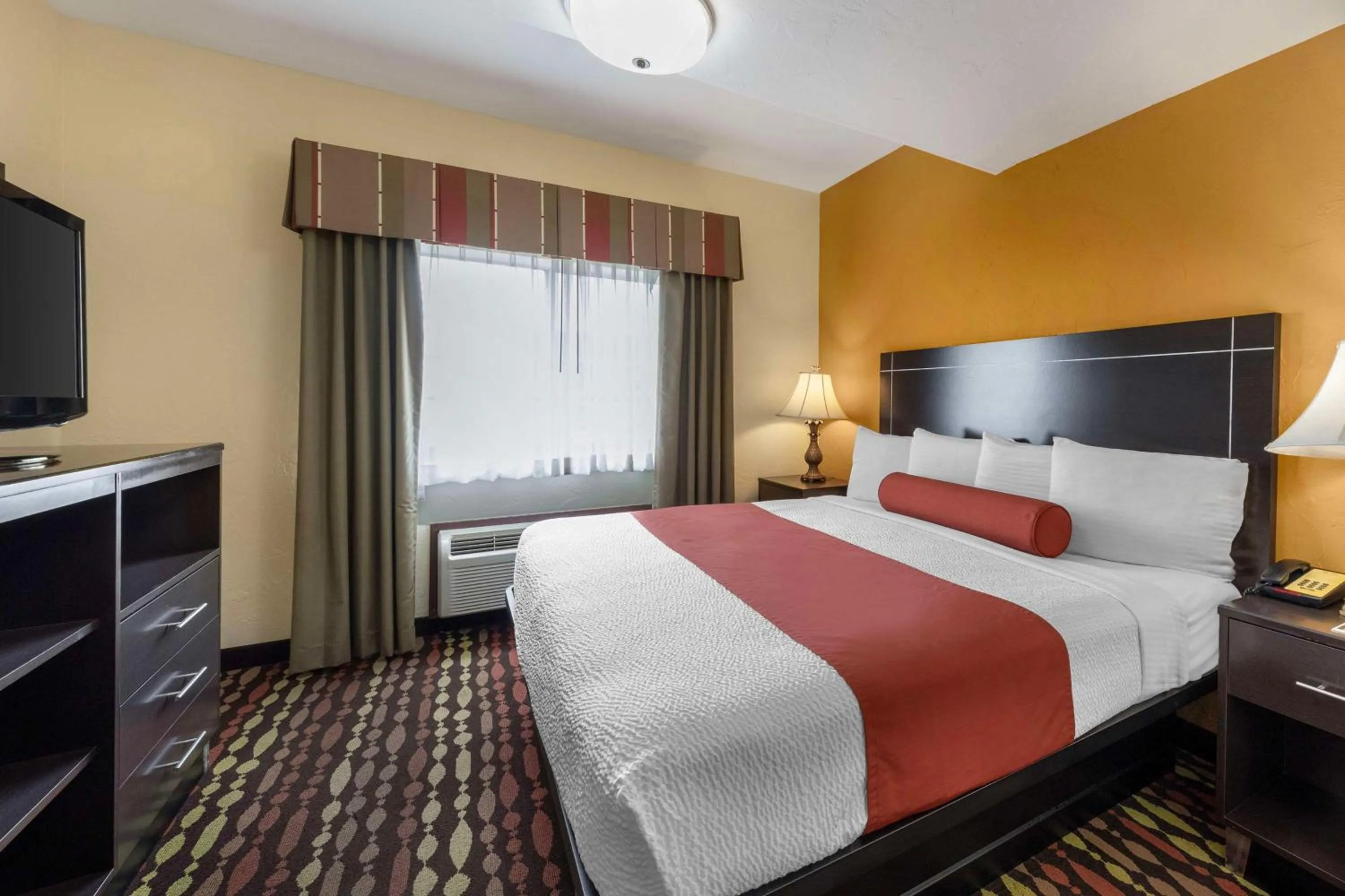 Two-Room King Suite with Sofa Bed in Best Western Greentree Inn & Suites