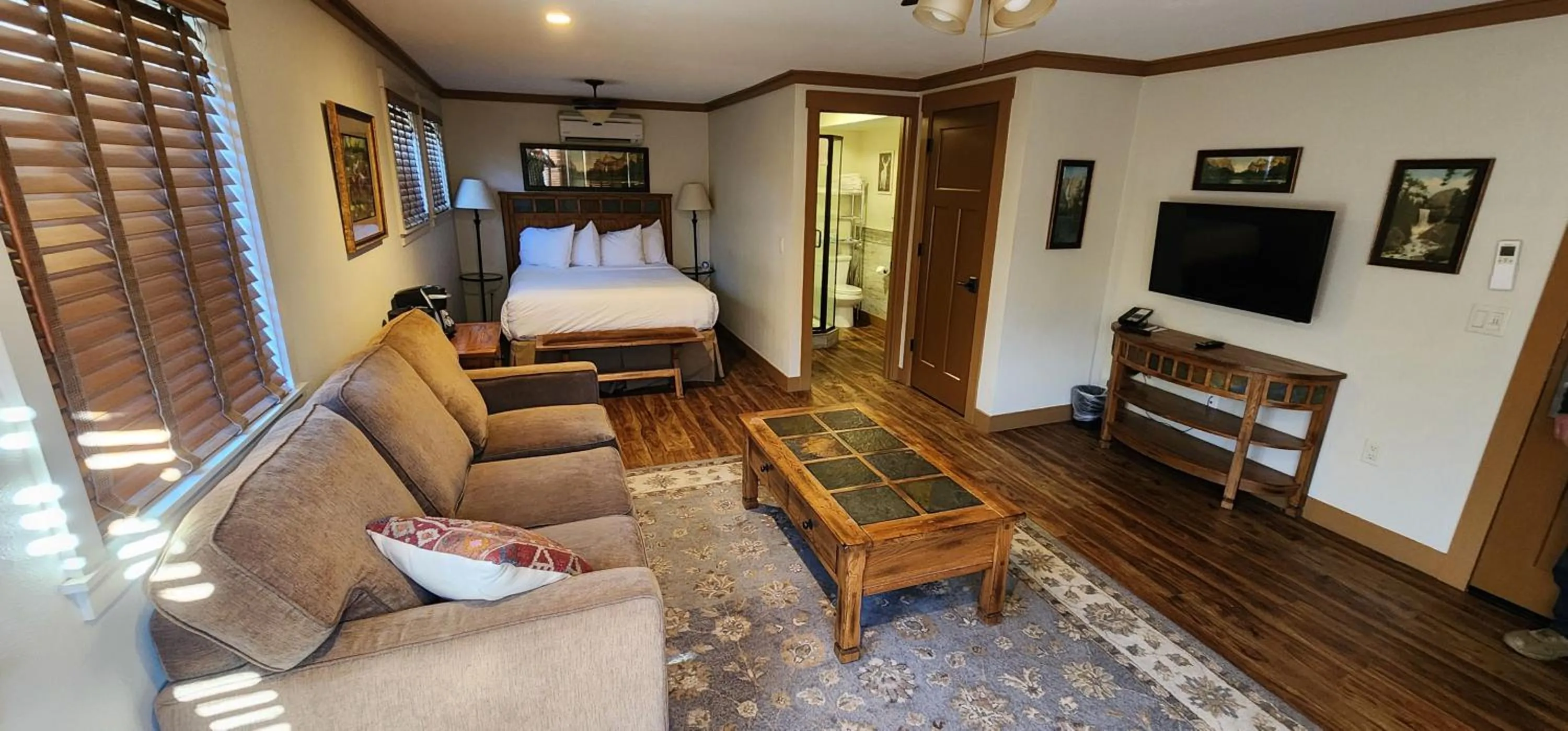 Queen Suite in Sierra Sky Ranch