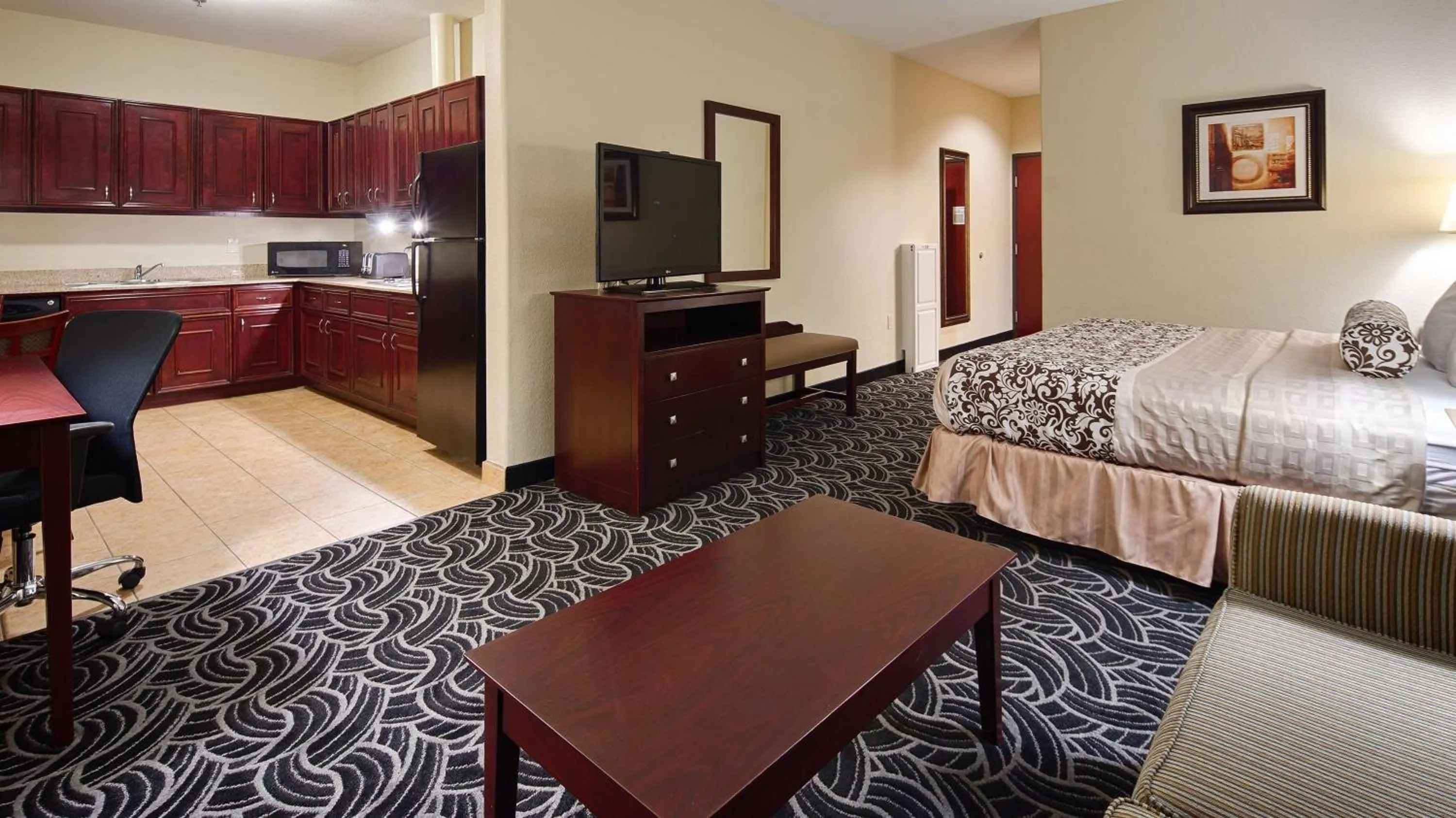 King Suite with Kitchen in Best Western Plus Katy Inn & Suites