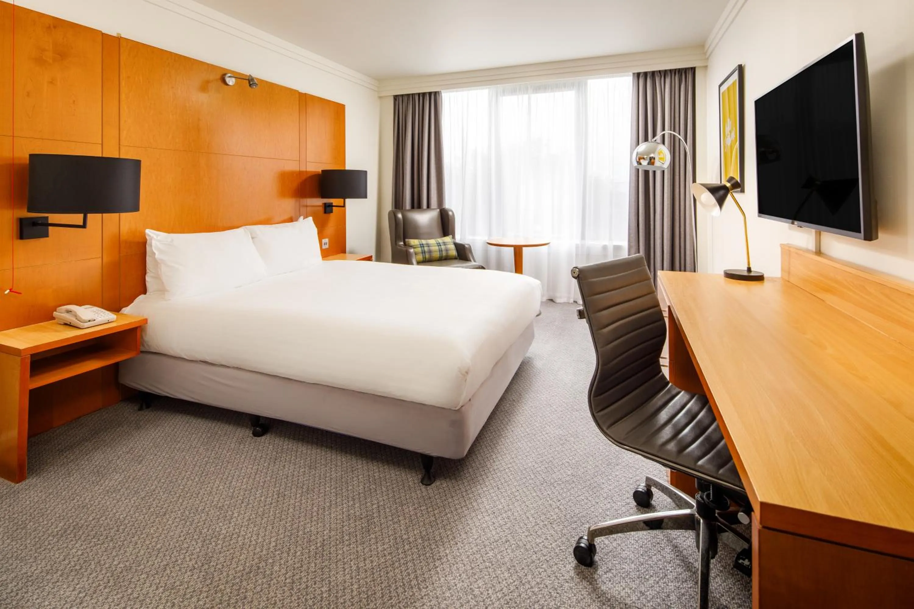 Standard King Room in Holiday Inn Milton Keynes Central by IHG