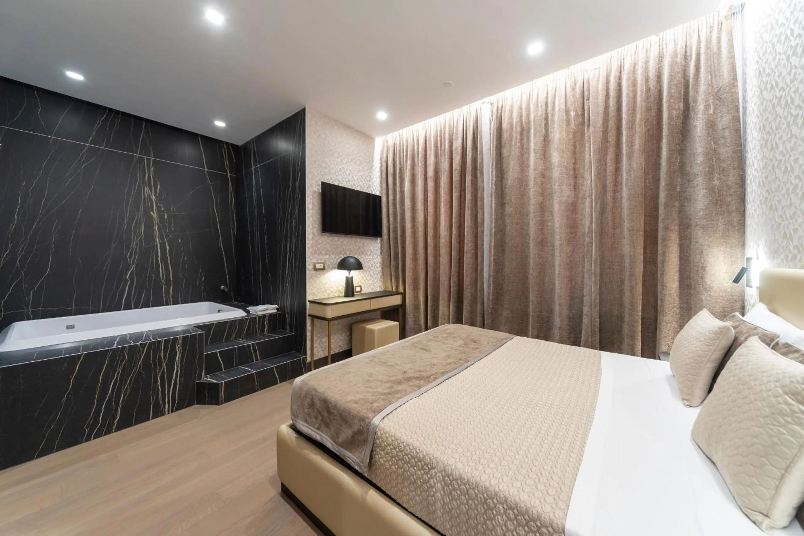 King Suite with Spa Bath in San Carlo Suite