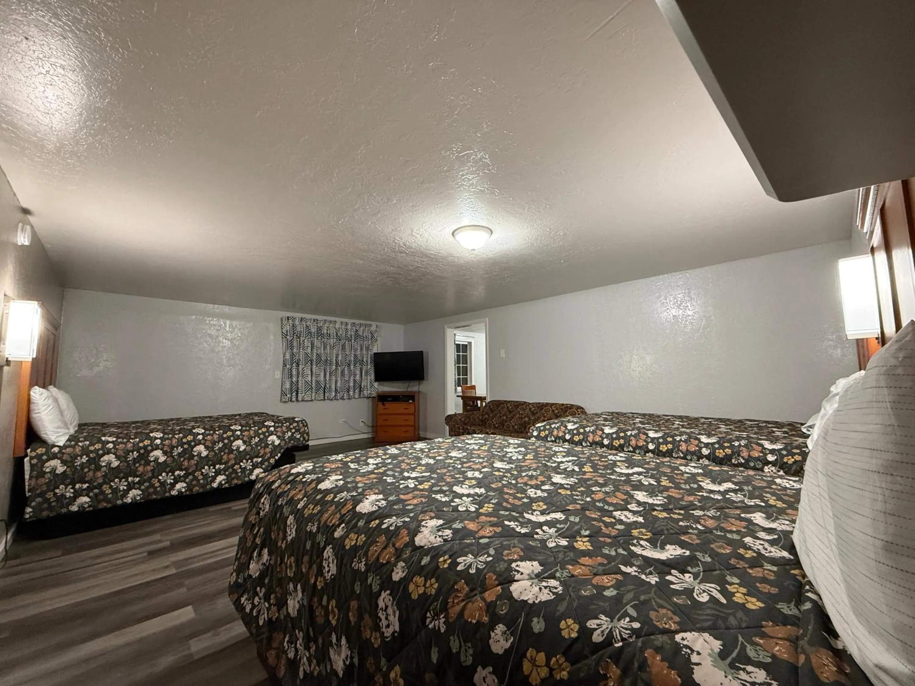 Deluxe Triple Room in Budget Inn Bend