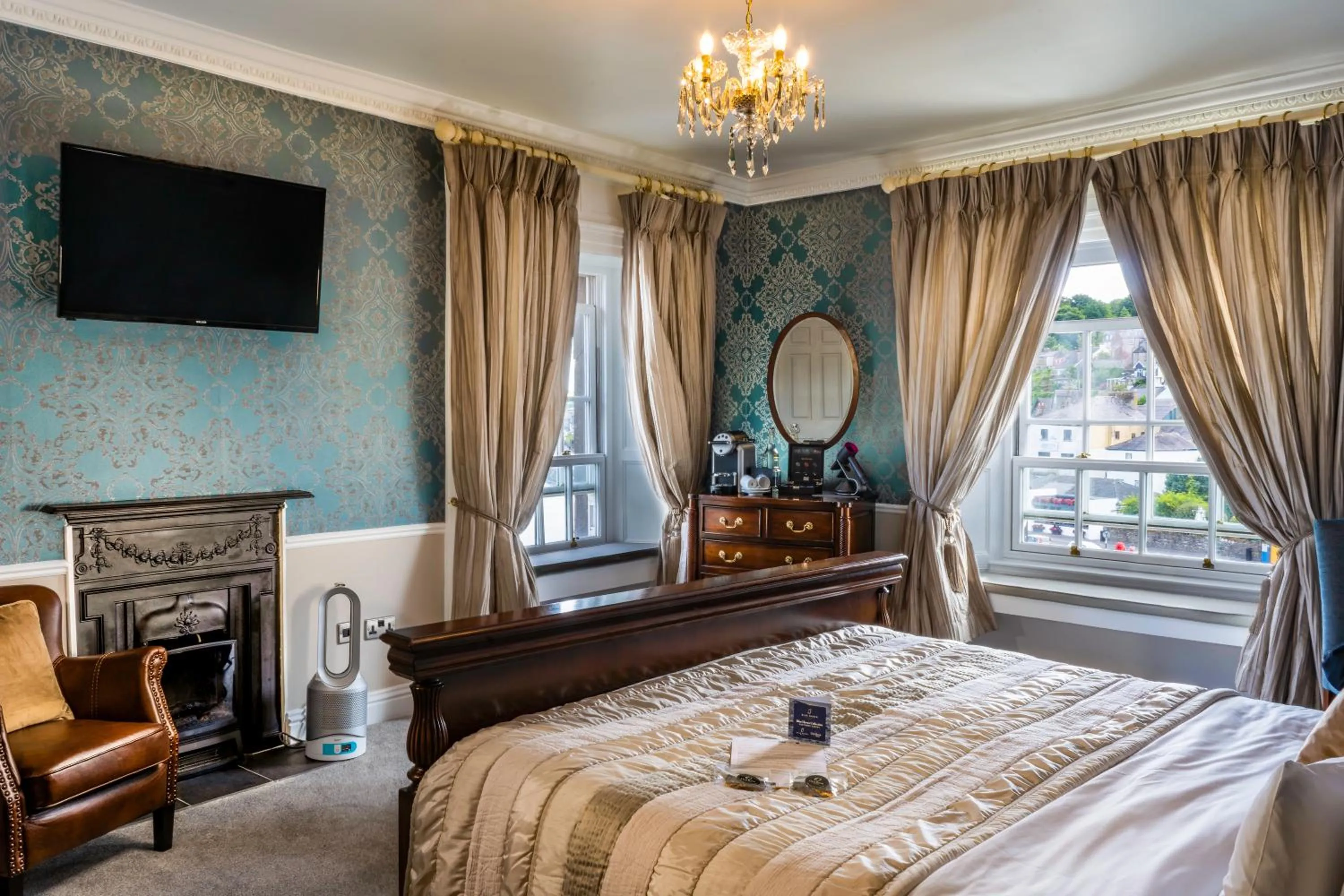 Deluxe King Room in The Old Bank Town House
