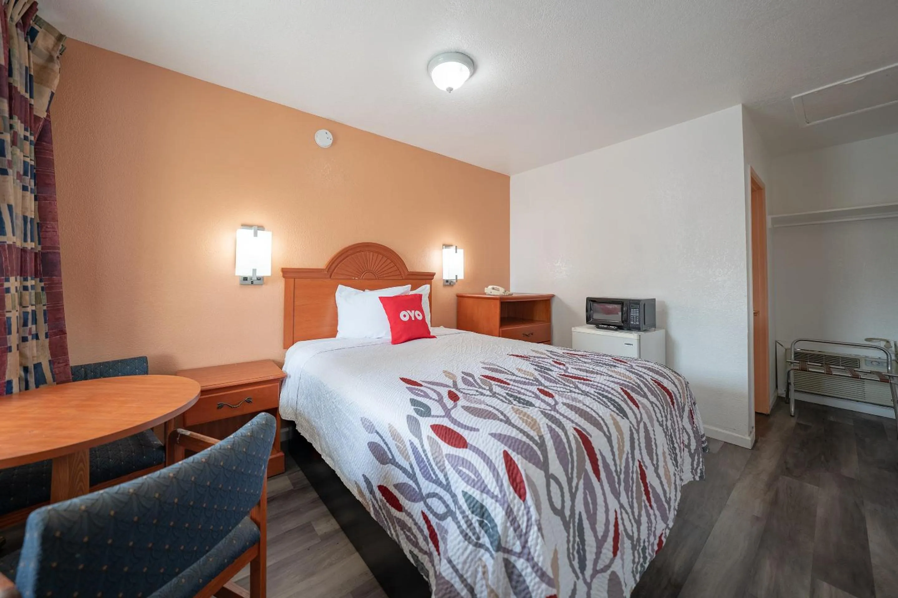 King Room in Budget Inn Madras by OYO