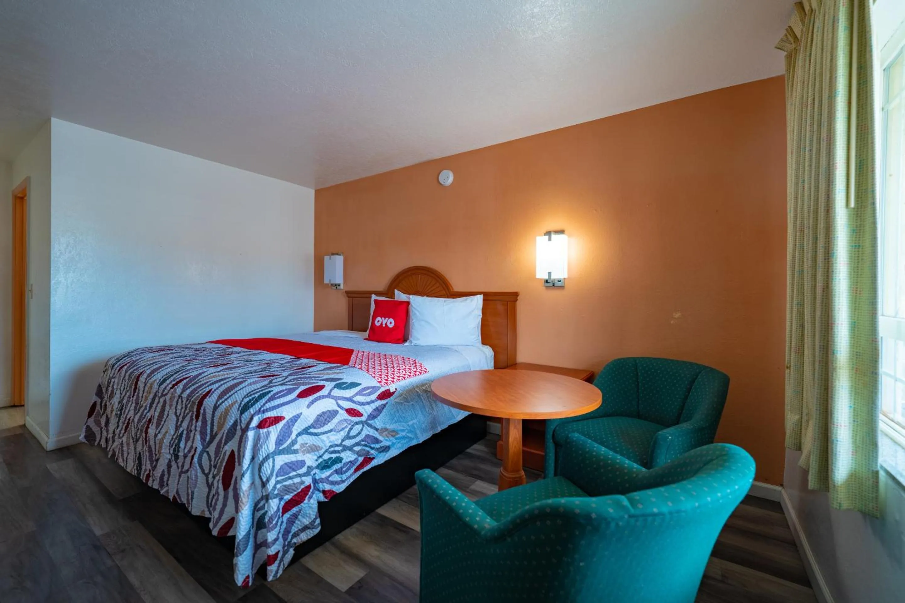 Queen Room in Budget Inn Madras by OYO