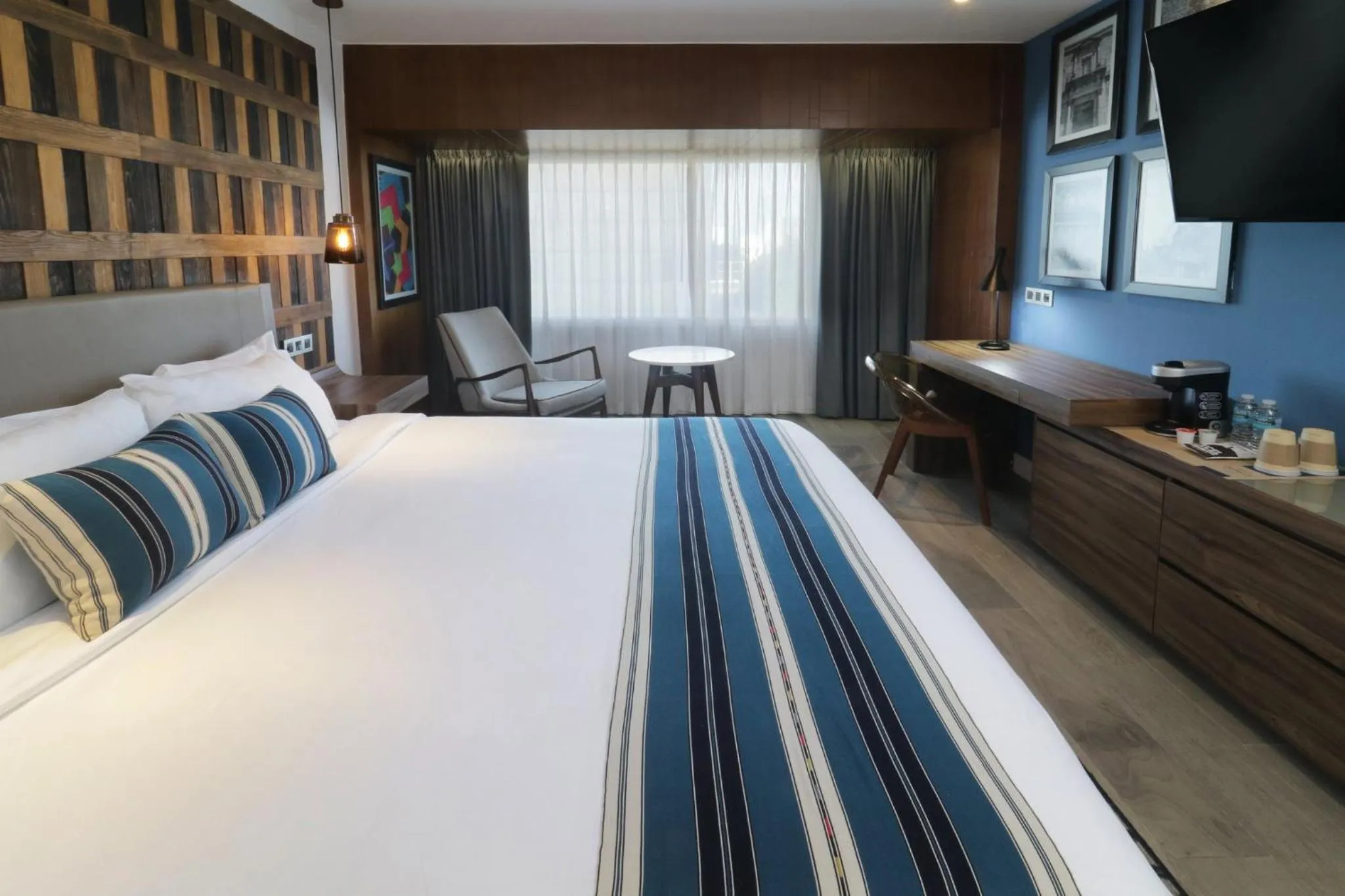 Room with One King and One Futon Bed in Hotel Indigo Guadalajara Expo by IHG
