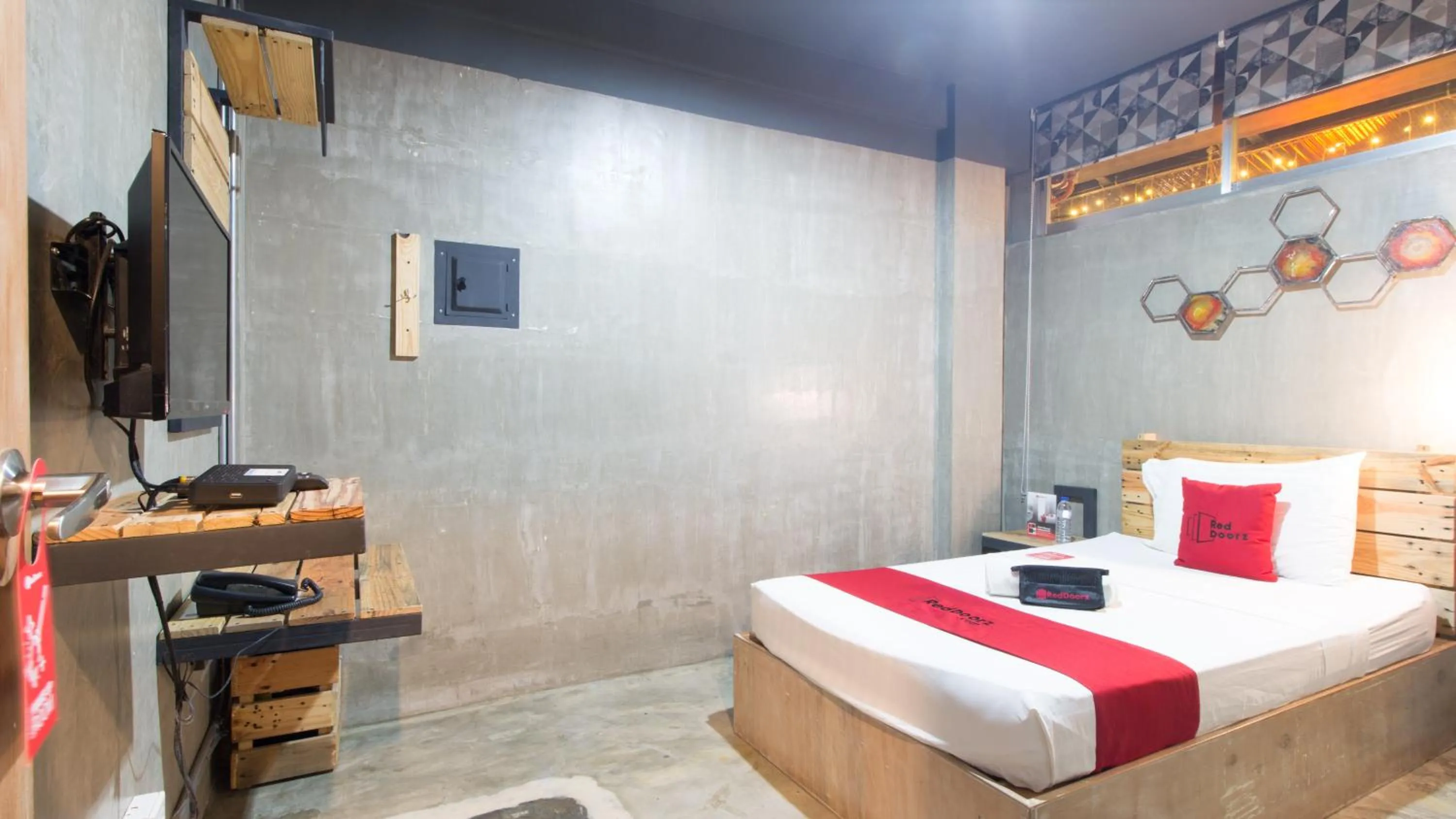 Single Room in RedDoorz Plus @ Taft North Mandurriao